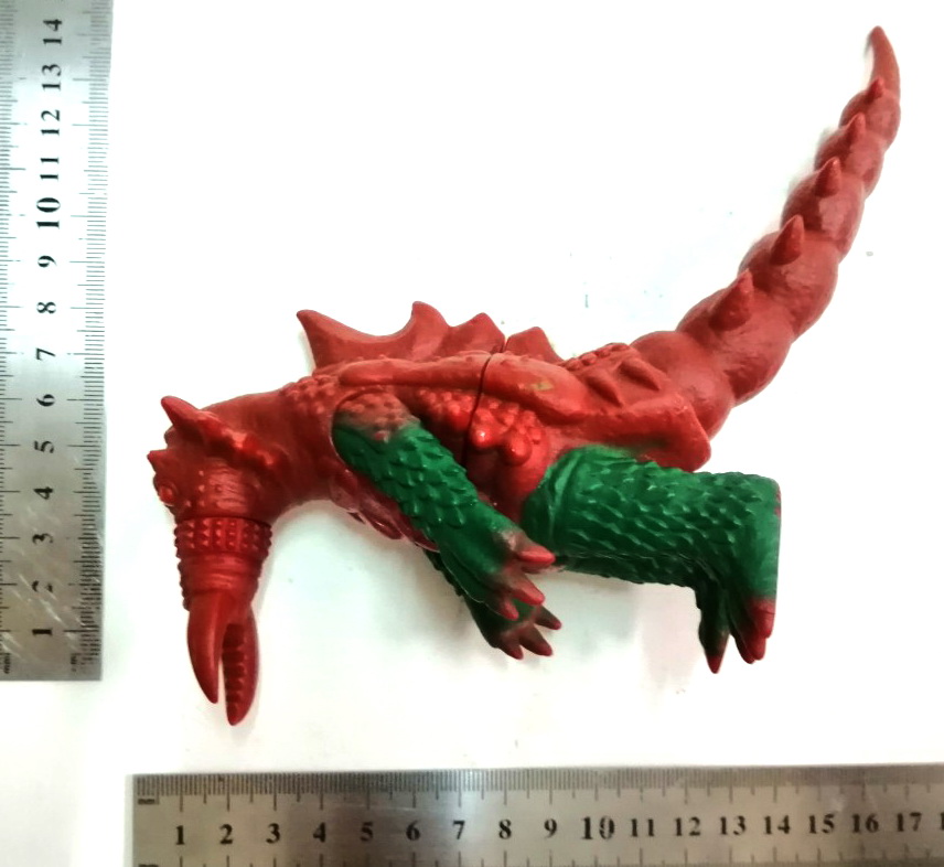 ซอฟ ไคจูสปาร์คดอล ชุดbandai kaiju 500 สัตว์ประหลาด คิงส์แครบ คิงแครบ จากภาพยนตร์ชุด อุลตร้าแมนเอส ในภาพยนตร์มันใข้ปากที่เหมือนคีม ทำร้ายอุลตร้าแมนเอสจนบาดเจ็บได้ เป็นหนึ่งในร่างรวม ของสัตว์หลาด ไทแร้นต์ ซอฟตัวนี้สูง15ซม. สภาพใหม่ สะสม สภาพดี