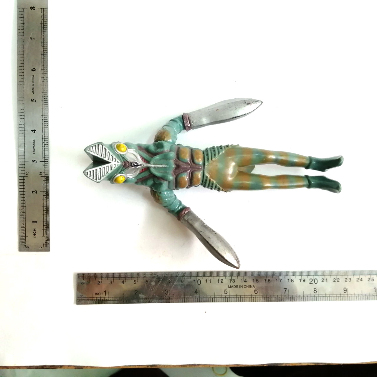 ซอฟ 6.5 -7 นิ้ว ขนาดตามรูป มนุษย์ดาวบัลตั้น จากอุลตร้าแมน1 รุ่น ขอบตาสีเงินดวงตาสีเงิน**มีรอยที่มือ พิจารณาก่อนซื้อ