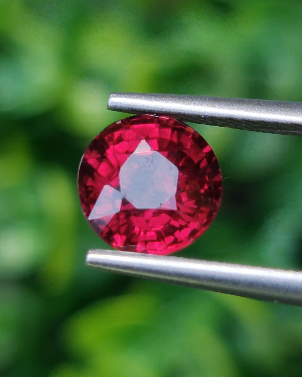 พลอย โรโดไลต์ กาเน็ท Rhodolite Garnet 2.42 กะรัต Cts.พลอยแท้ อัญมณีมงคลประจําวันเกิด เครื่องประดับพลอย