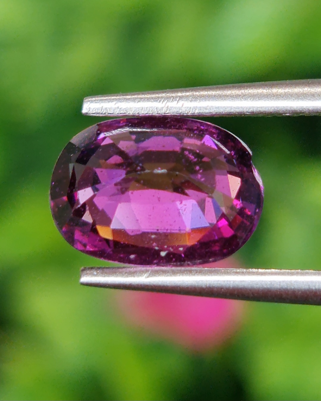 พลอย โรโดไลต์ กาเน็ท Rhodolite Garnet 2.13 กะรัต Cts.พลอยแท้ อัญมณีมงคลประจําวันเกิด เครื่องประดับพลอย