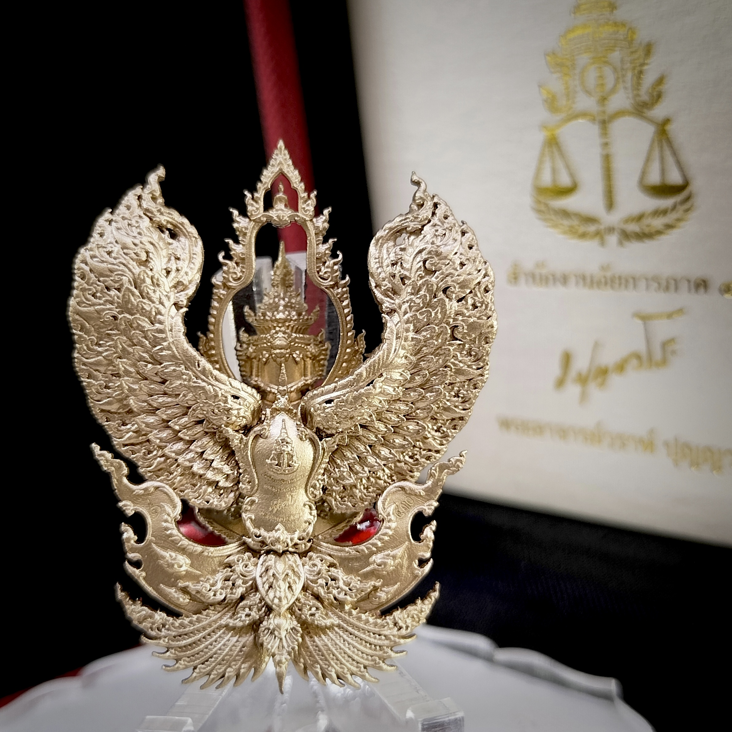 พญาครุฑเทวราช มหาบารมี4ทิศ (หลวงพ่อวราห์) เนื้อไวท์บรอนซ์ลงยาแดง