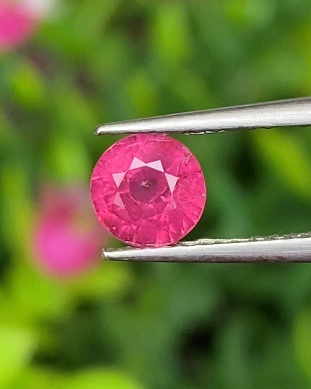 พลอย ชมพู พิ้ง แซฟไฟร์ Pink Sapphire 0.80 กะรัต (Cts.) พลอยแท้ อัญมณีมงคลประจําวันเกิด เครื่องประดับพลอย