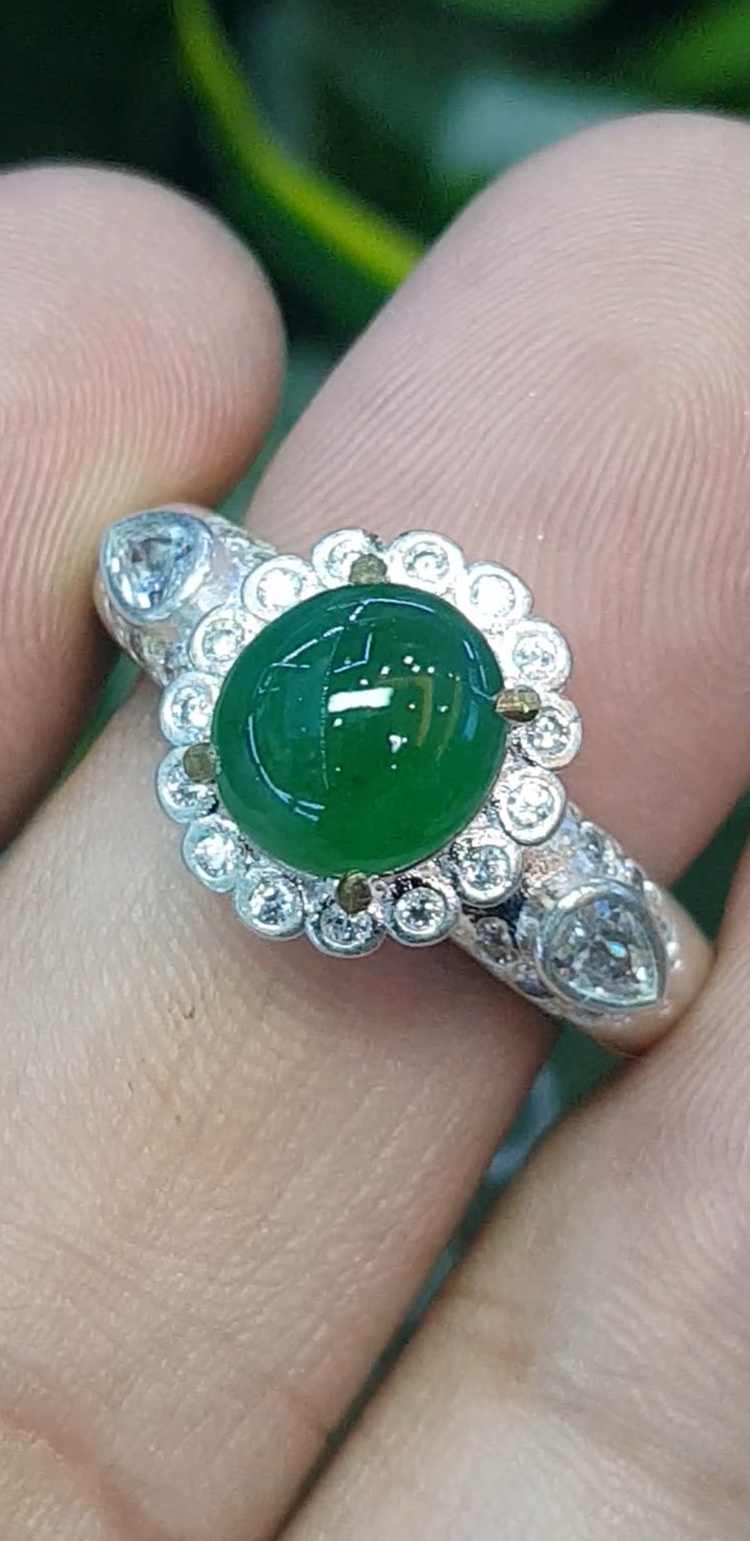 หยก พม่า แท้ Jade แหวนหยก (jadeite) 2.07 กะรัต (Cts.) ดิบ (Size) 59 ไม่ผ่านการปรับปรุง (Type A) พม่า (Myanmar)