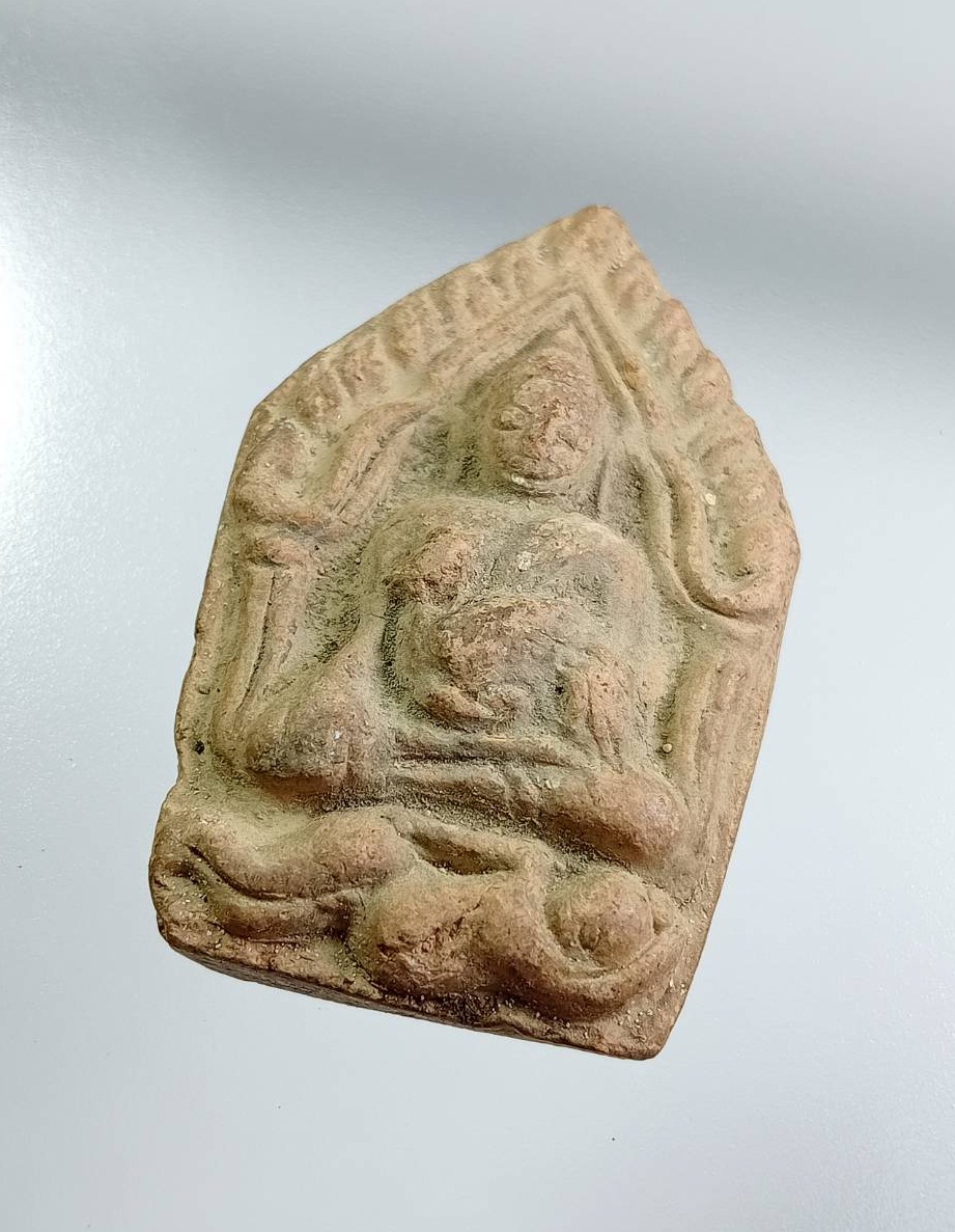 ผ3190 ขุนแผนอุ้มไก่ ประทับพลายกุมาร เนื้อดิน