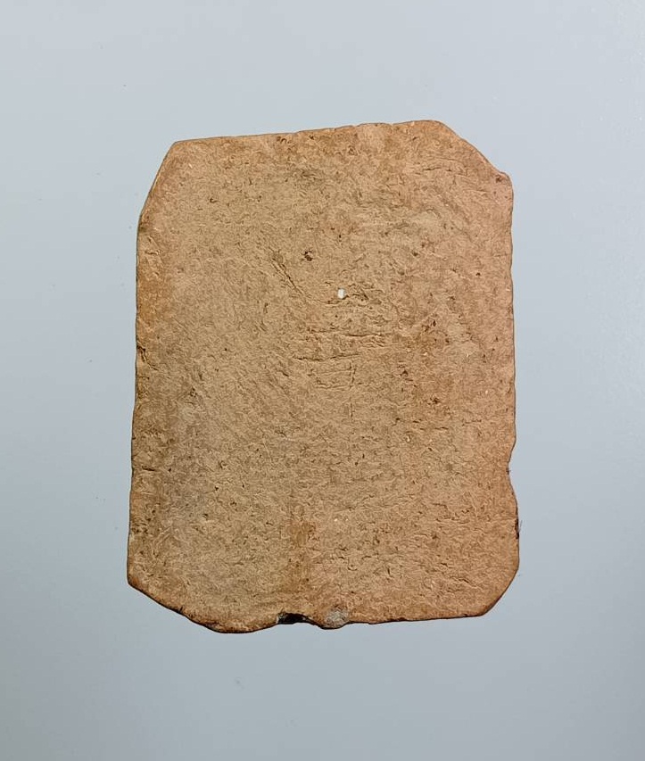 ผ3202 พระเนื้อดิน หลวงพ่อปาน วัดบางนมโค พิมพ์ทรงไก่