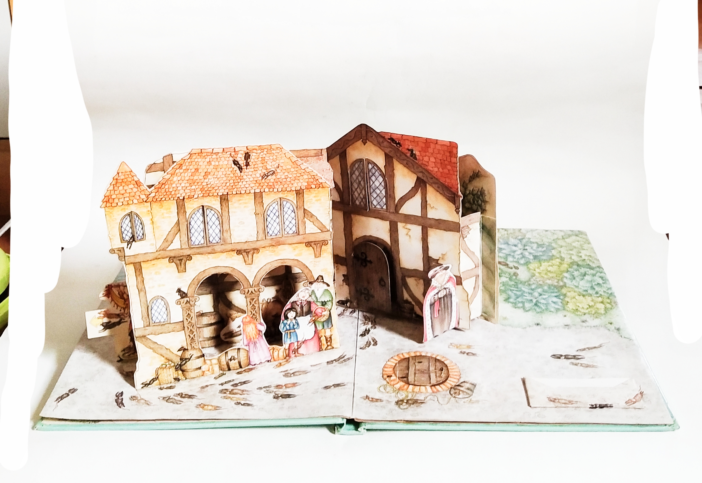 หนังสือนิทานดิสนีย์เก่า ป๊อปอัพ ไม่มีตัวอักษร **มีตำหนิตามภาพ Pop up book with Four Miniture Story Book : Beauty and the Beast and othrer Fantastic Fairy Tales