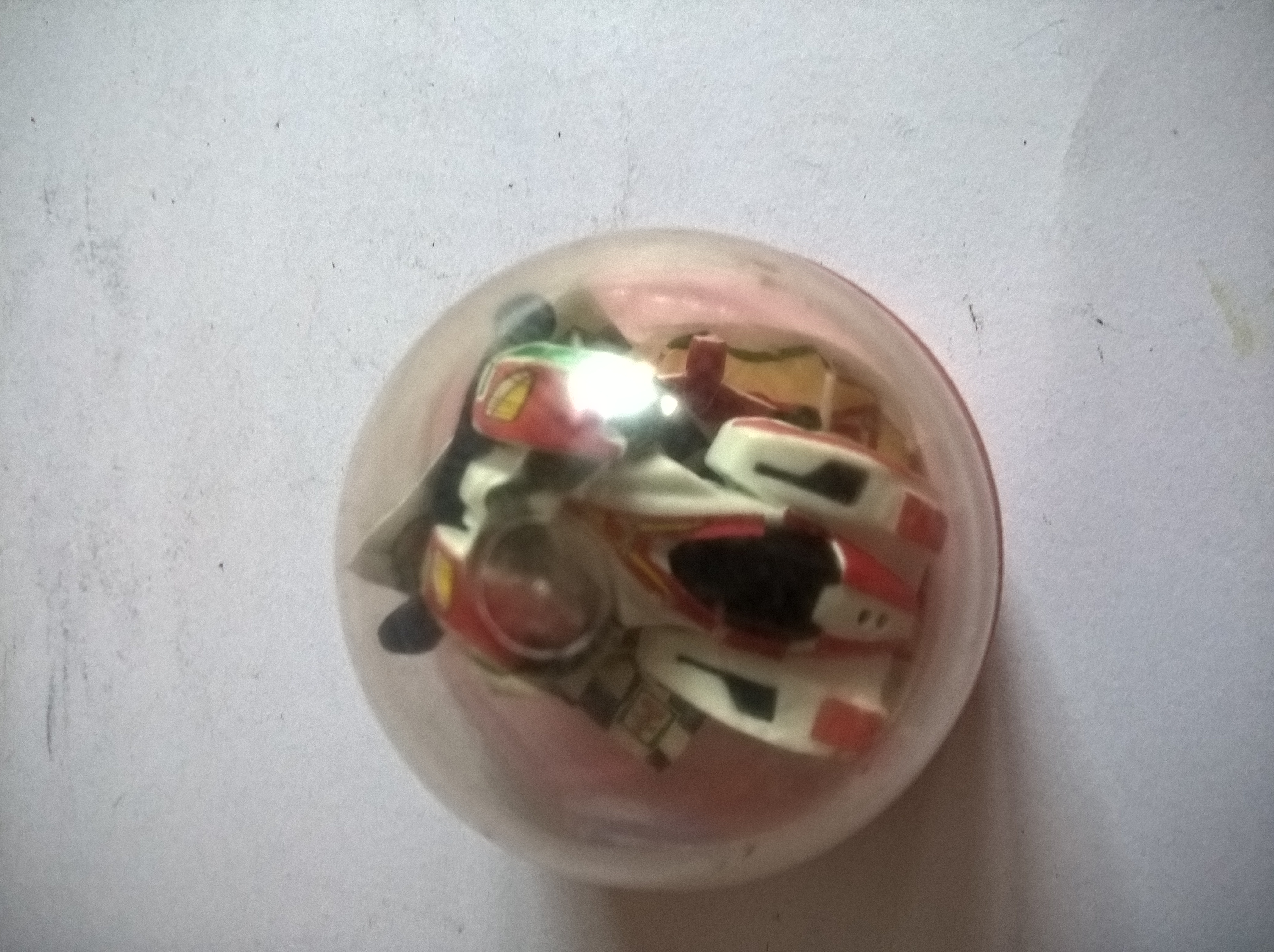 โมเดลรถแข่งในแคปซูล สีแดง ขนาดประมาณ 6 cm. pull back ของสะสมเก่า จาก 7-11