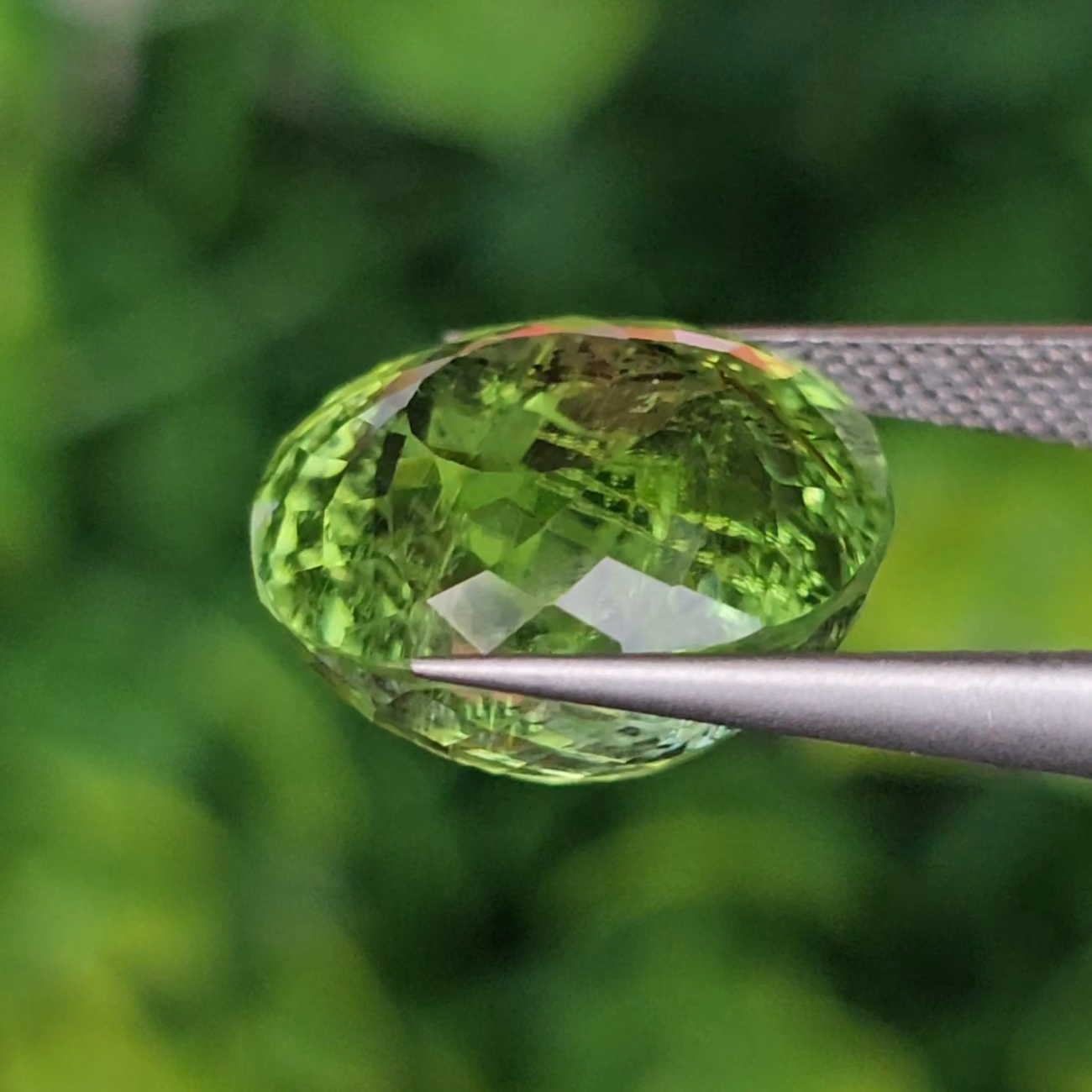 พลอย พาไรบ้า ทัวร์มาลีน Paraiba Tourmaline 11.02 กะรัต (Cts.) *สีพิเศษ เขียวนีออน neon green พร้อมใบเซอร์ พลอยแท้อัญมณีมงคล ประจําวันเกิด เครื่องประดับพลอย