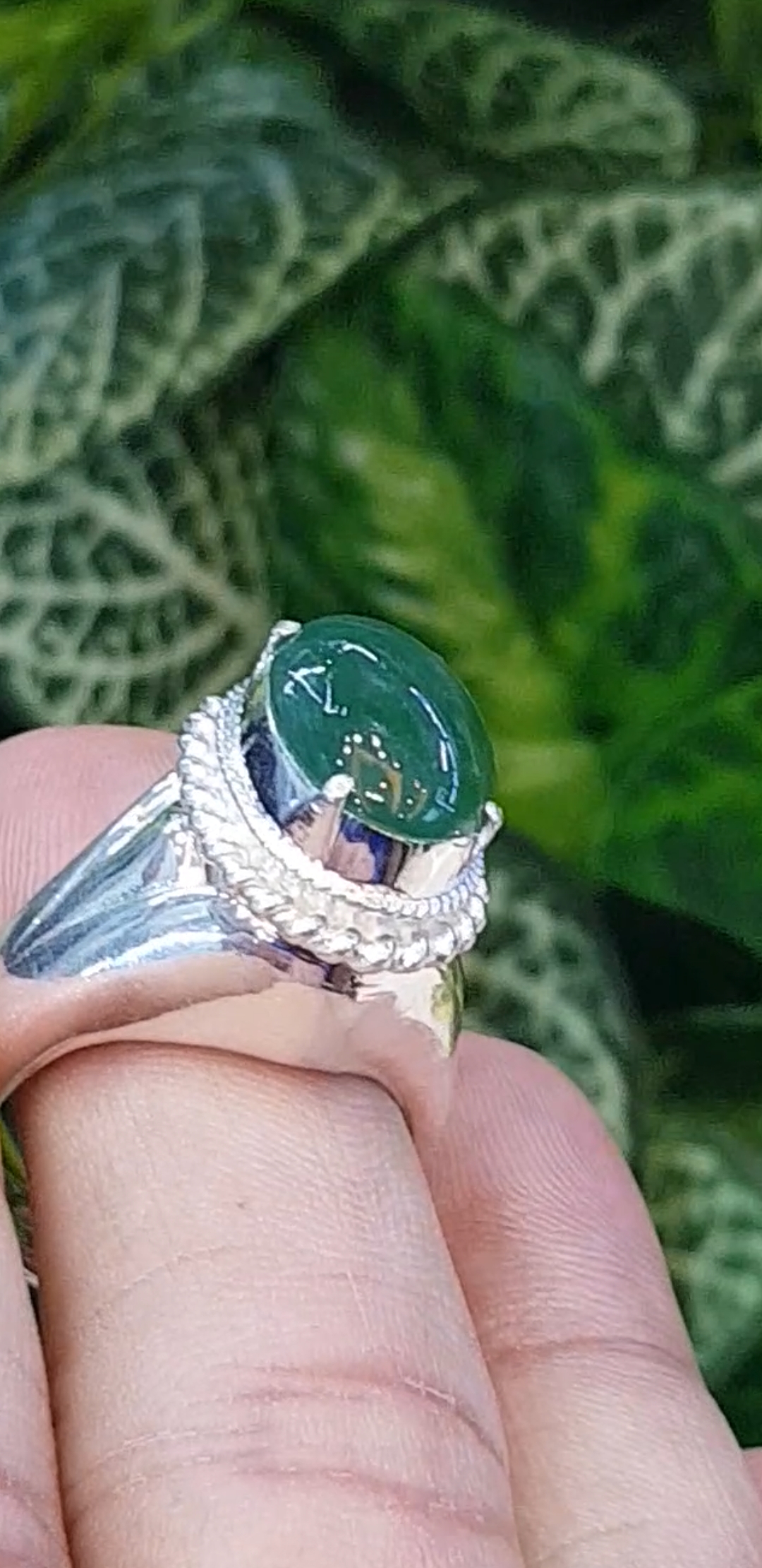 หยก พม่า แท้ Jade แหวนหยก 翡翠戒指 (Jadeite ring) 4.47 กะรัต (Cts.) (Size) 60 ดิบ ไม่ผ่านการปรับปรุง (Type A) พม่า (Myanmar)