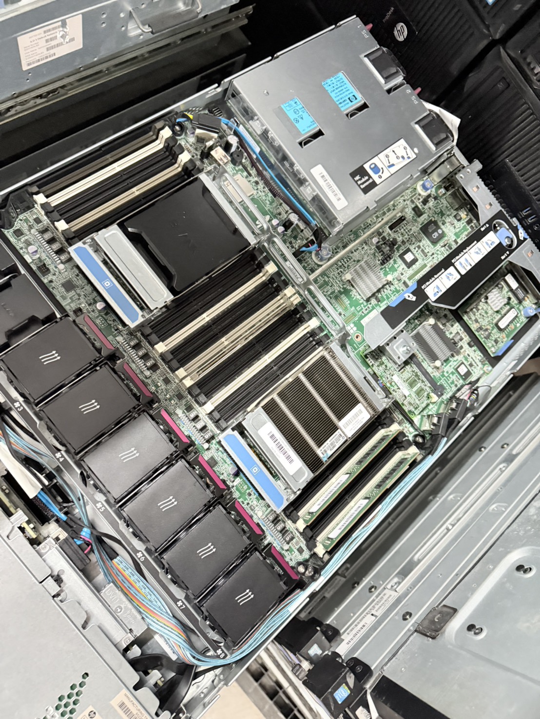 Server HP DL360p Gen8(E5-2609/8GB*3/HDD 146GB*2)+Raid P420i+Power460w*2