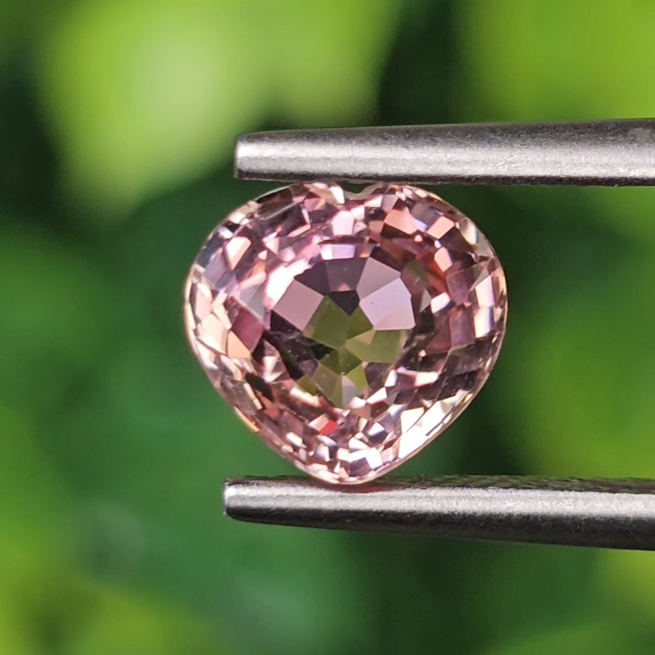 พลอย ชมพู ทัวร์มารีน ( Pink Tourmaline) 1.52 กะรัต (Cts.) อัญมณีมงคลประจําวันเกิด เครื่องประดับพลอย