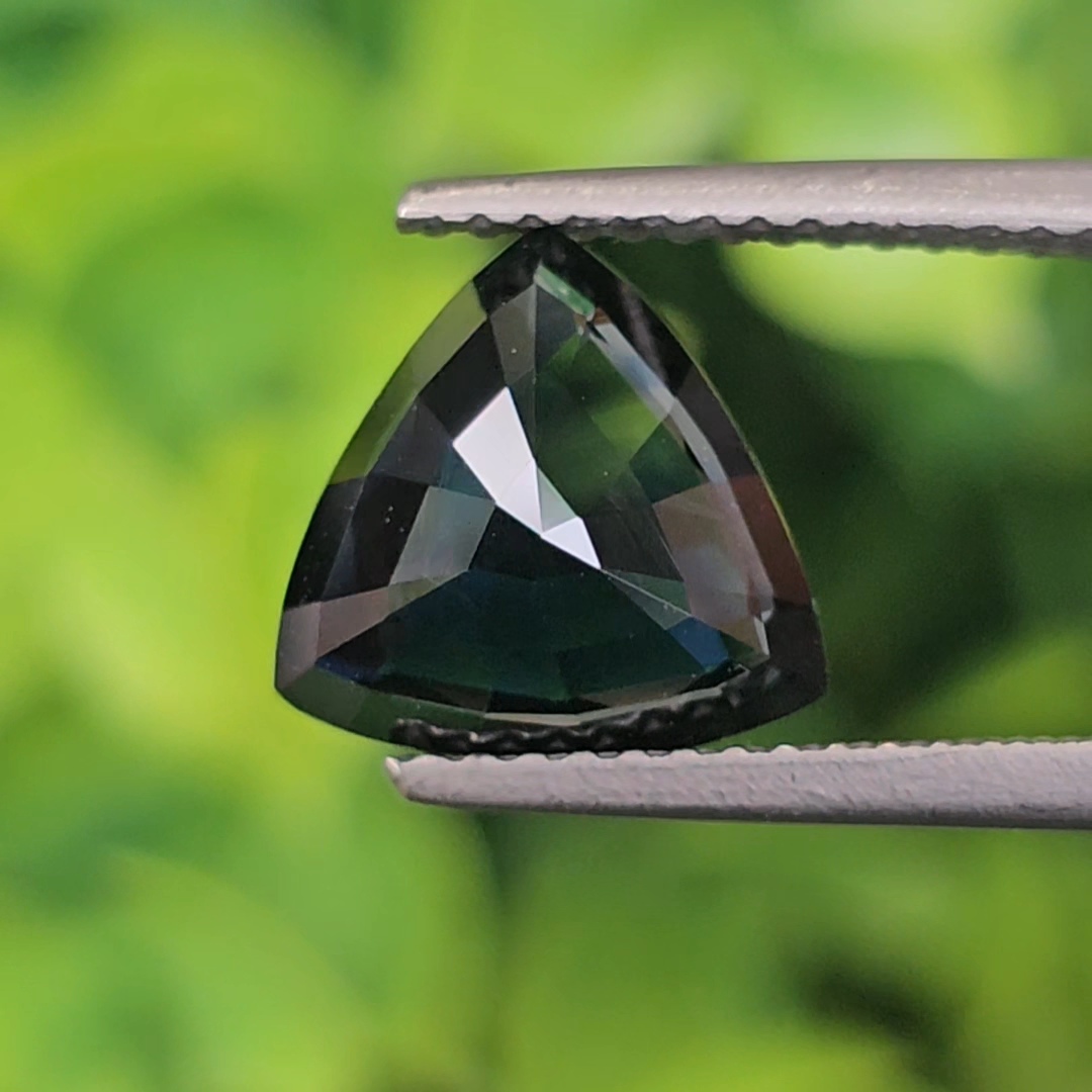 พลอย แซฟไฟร์สีน้ำเงินอมเขียว Teal Sapphire 2.70 กะรัต (Cts.) พลอยแท้ อัญมณีมงคลประจําวันเกิด เครื่องประดับพลอย