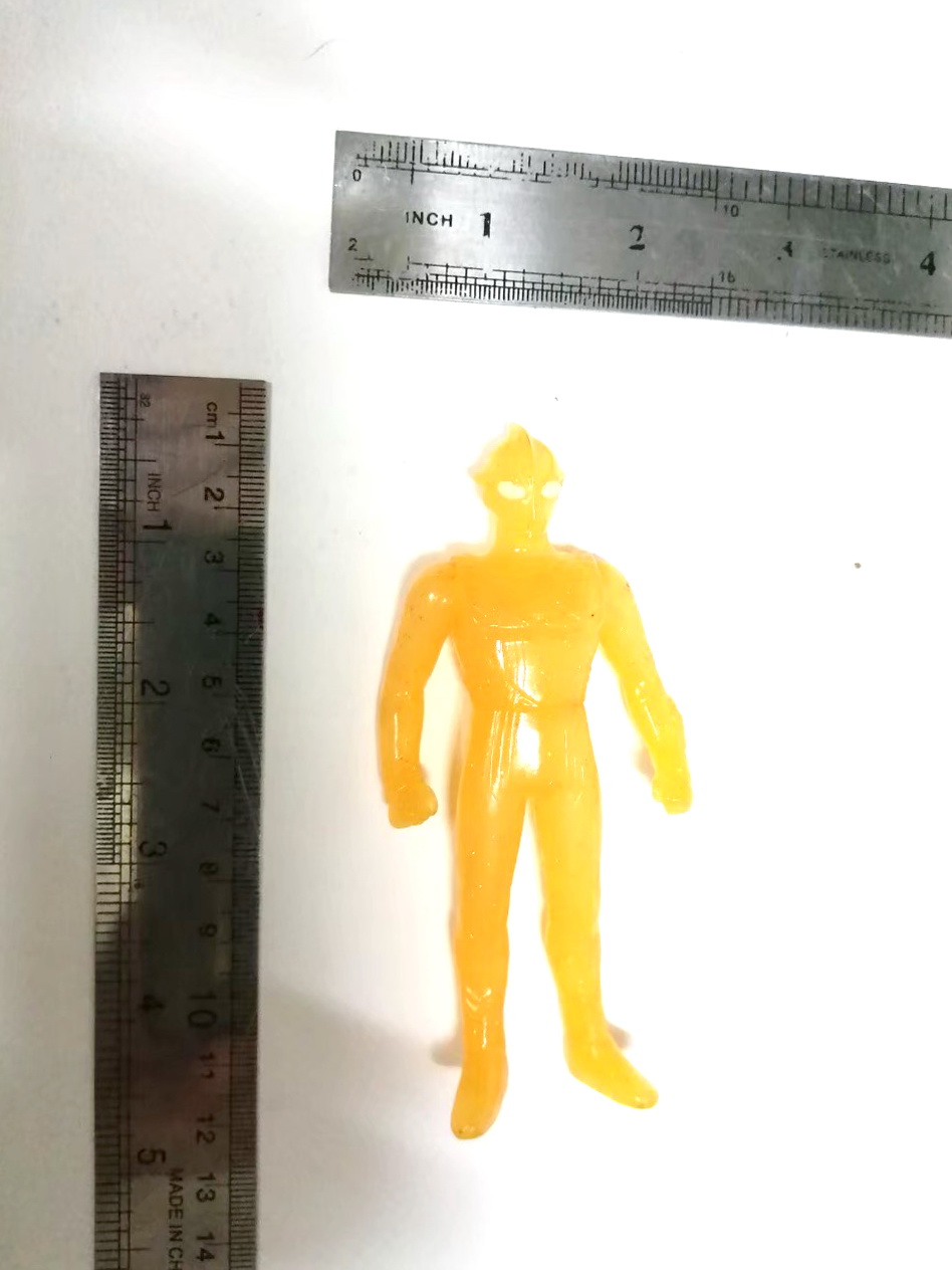 ซอฟ 4 นิ้ว อุลตร้าแมนเมบิอุส รุ่นพิเศษ ตัวใสสีเหลืองทำสีบางจุด มือสองสภาพดีมีรอยบ้าง