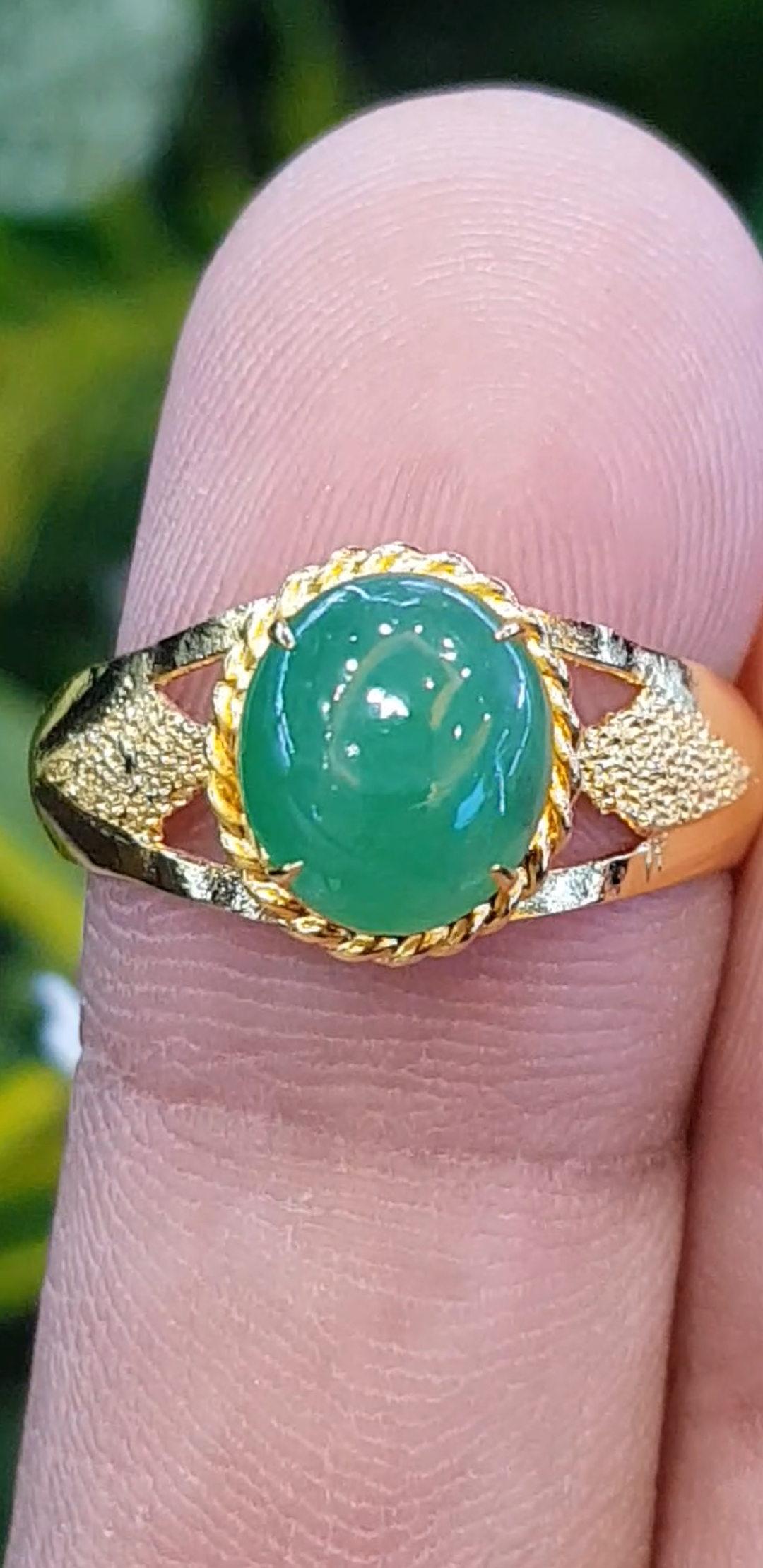 หยก พม่า แท้ Jade แหวนหยก 翡翠戒指 (Jadeite ring) ดิบ 1.30 กะรัต (Cts.) ไม่ผ่านการปรับปรุง (Type A) พม่า (Myanmar)