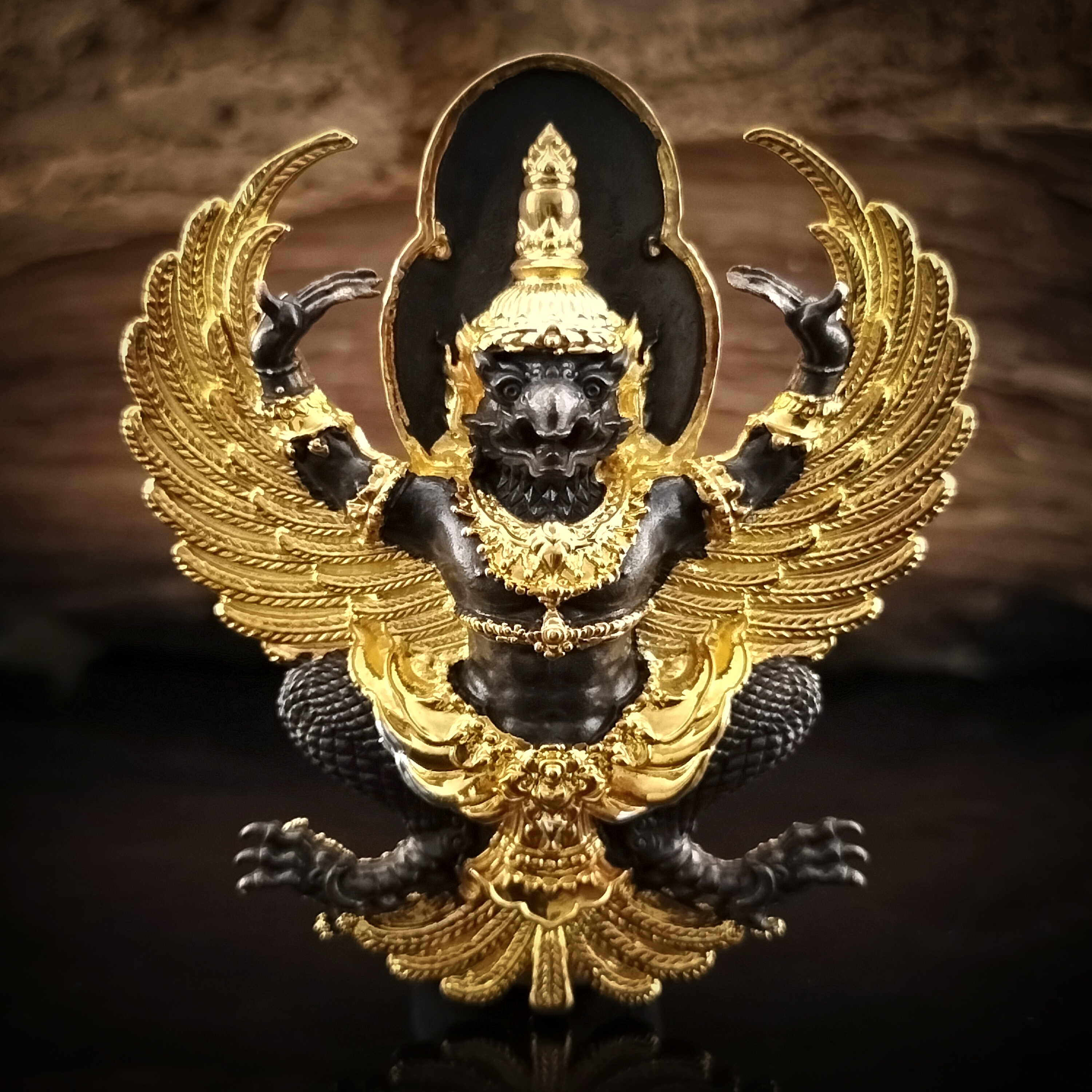 พญาครุฑ รุ่น มหาอำนาจ โชคลาภ บารมี