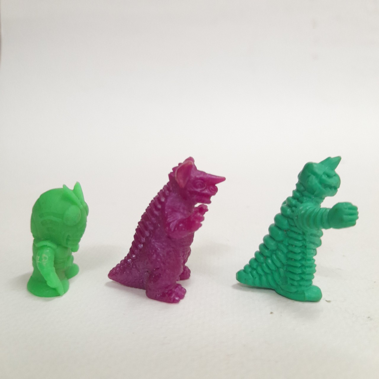 งานพรีเมี่ยมตุ่นยางแถมขนม ขนาดตามรูป บาราก้อน,เรดคิงส์ ,สกายไรเดอร์ มือสองสภาพดีมีรอยบ้าง ขายรวมสามตัว