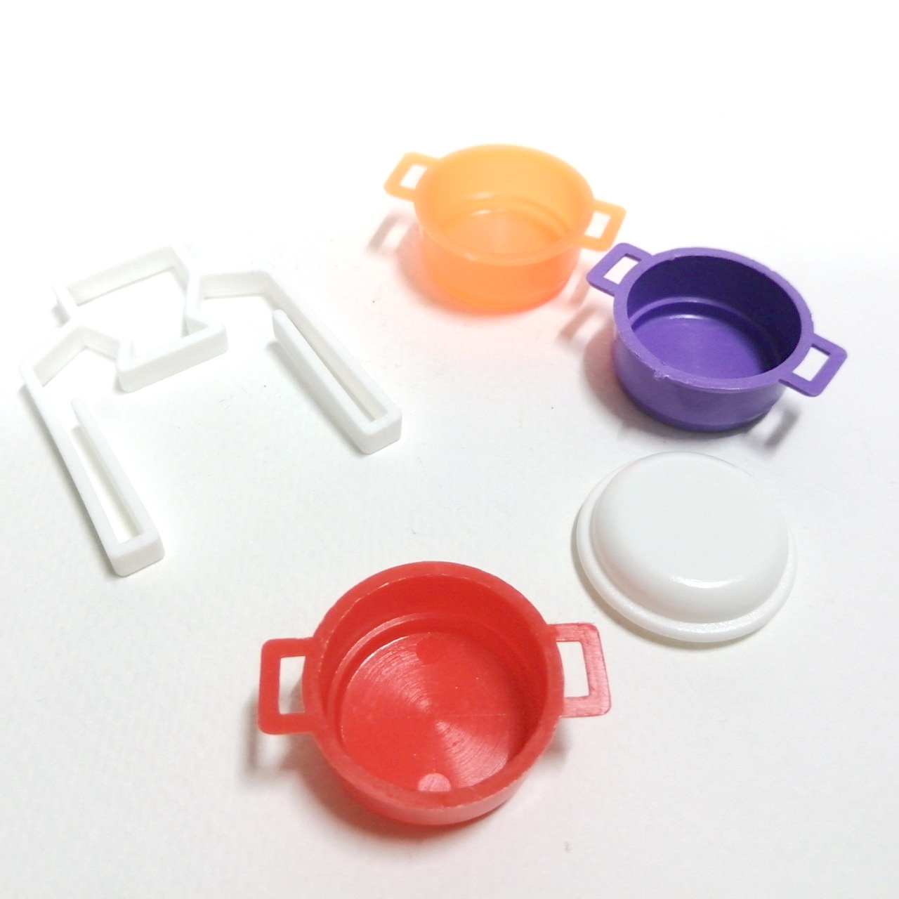 ปิ่นโตพลาสติก ของเก่าเรทโทร 2นิ้วถอดแยกชิ้นได้ขนาดตามรูป สภาพดี