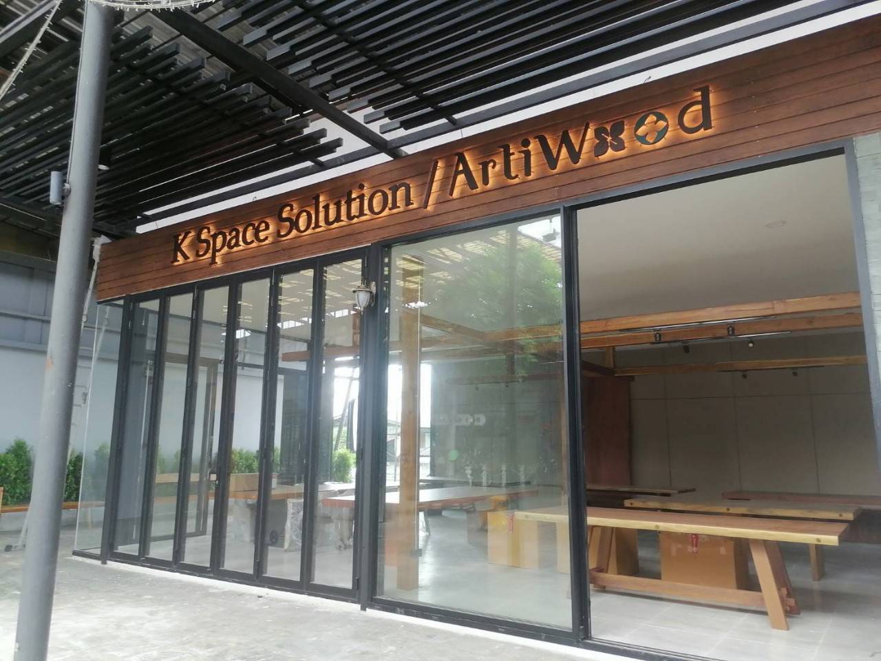 ป้ายอักษรซิงค์ทำสีไฟออกหลัง โลหะสแตนเลสแฮร์ไลน์ สแตนเลสหน้าทองไฟออกหลัง