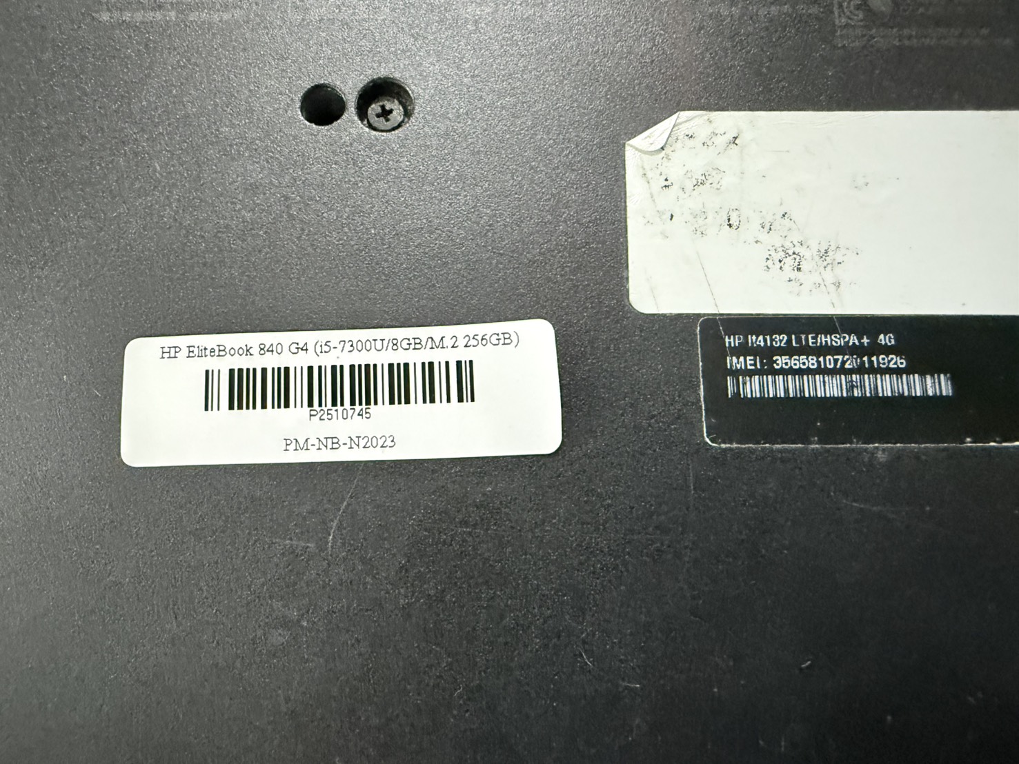 Notebook HP EliteBook 840 G4 (i5-7300U/8GB/M.2 256GB) ไม่มี Adapter แบตเสื่อม จอเป้นเส้น ฝามีคราบกาวเล็กน้อย