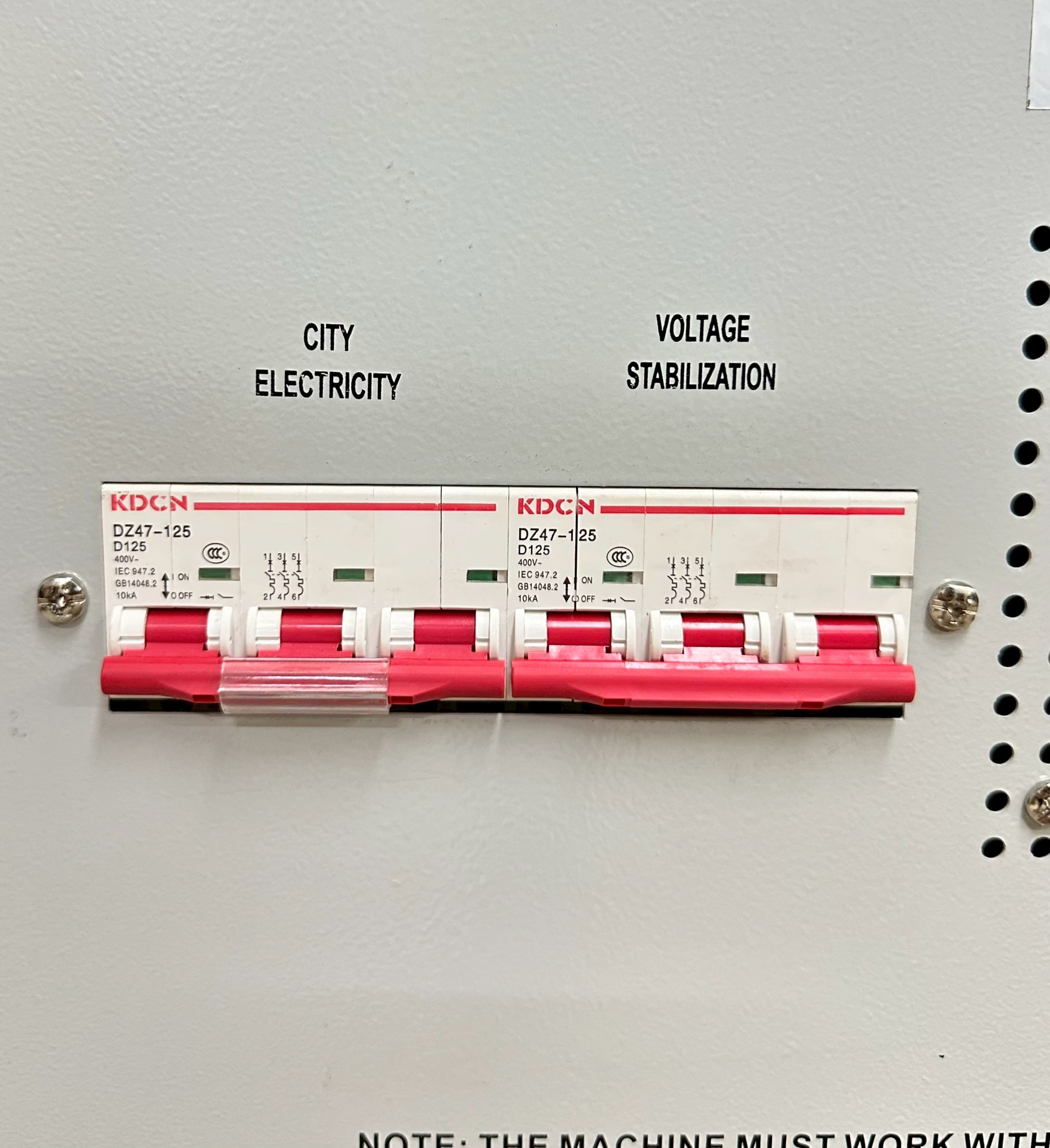 เครื่องปรับแรงดันไฟฟ้าอัตโนมัติ : SVC.60K 3P