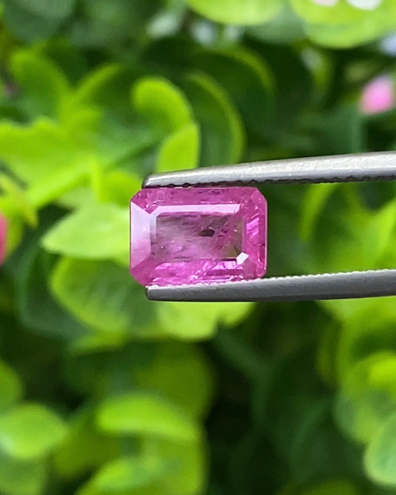 พลอย ชมพู พิ้ง แซฟไฟร์ Pink Sapphire 1.49 กะรัต (Cts.) พลอยแท้ อัญมณีมงคลประจําวันเกิด เครื่องประดับพลอย