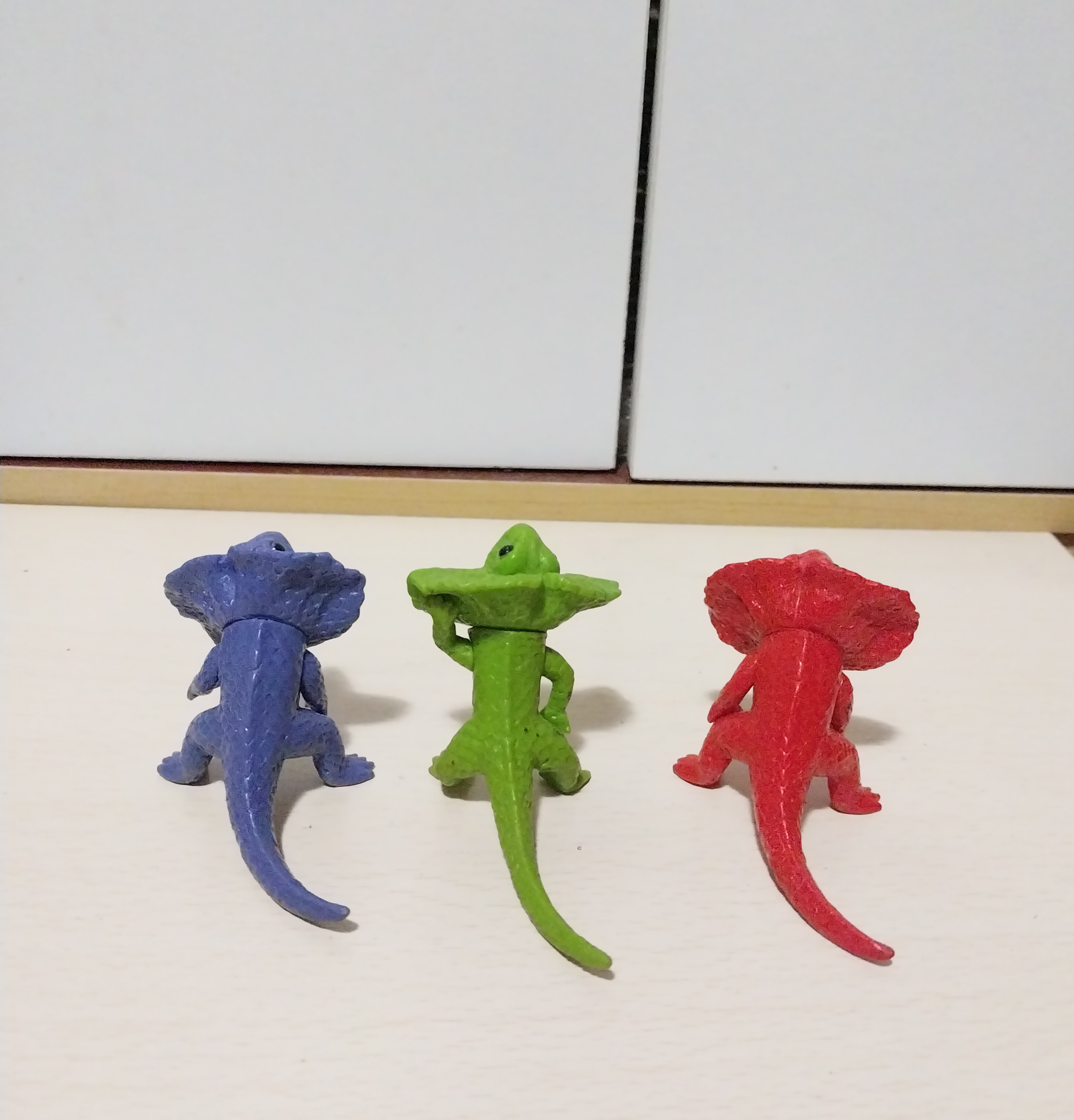 มีหลายภาพ, เซ็ทกิ้งก่ากายสิทธิ์เบบี้ ตัวยางสีม่วง เขียว แดง (ตัวเขียวหัวหลวมกว่าตัวอื่น)