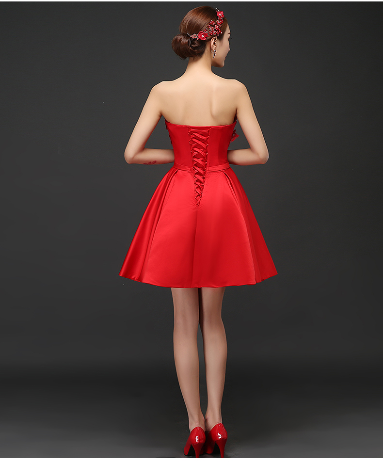Pre-order ชุดราตรีสั้น เกาะอก สีแดง แต่งอกด้วยดอกไม้ คาดโบว์ที่เอว กระโปรงผ้าซาติน จับจีบ เซ็กซี่