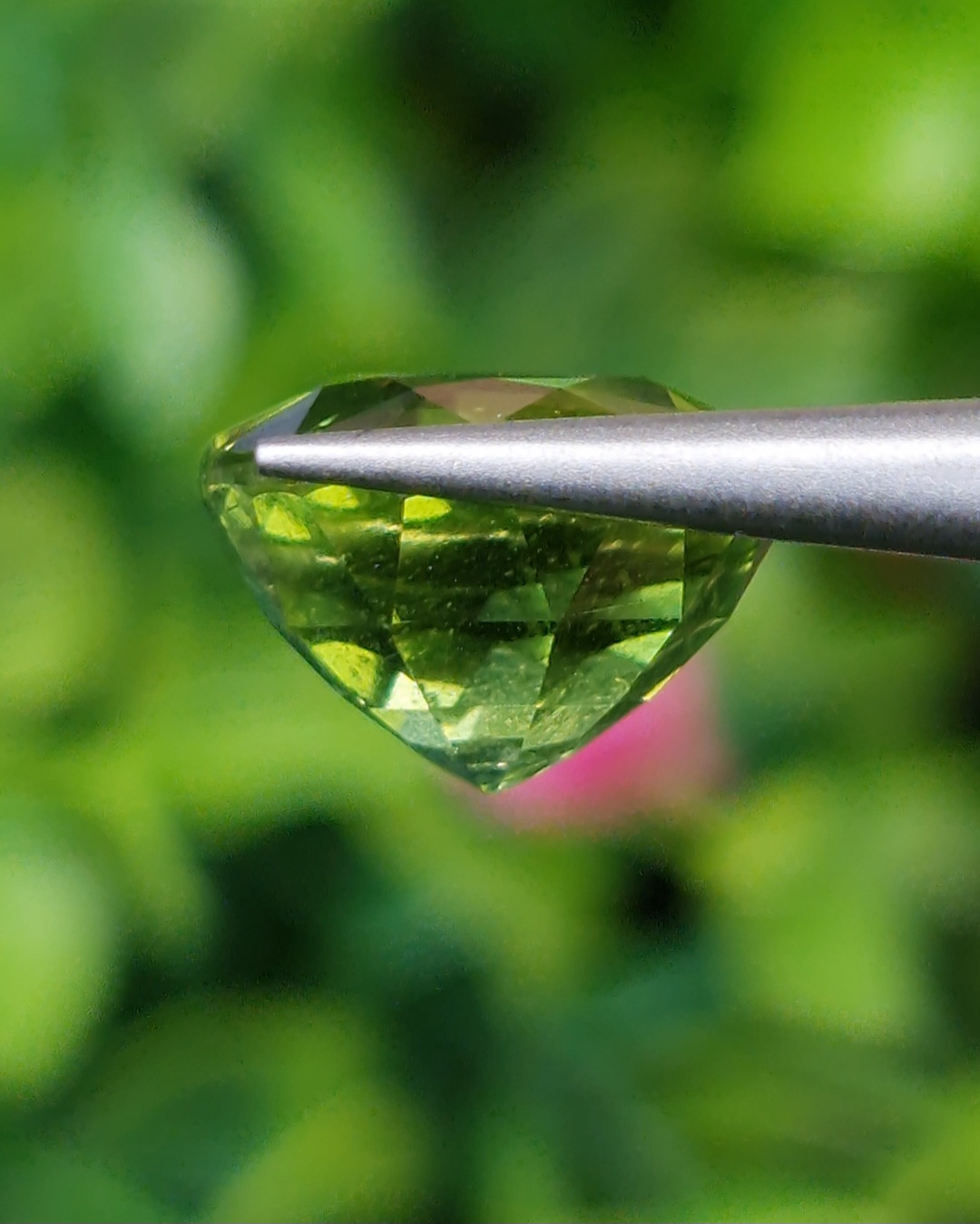 พลอย กรีน ทัวร์มารีน (Green Tourmaline) 5.21 กะรัต (Cts.) อัญมณีมงคลประจําวันเกิด เครื่องประดับพลอย