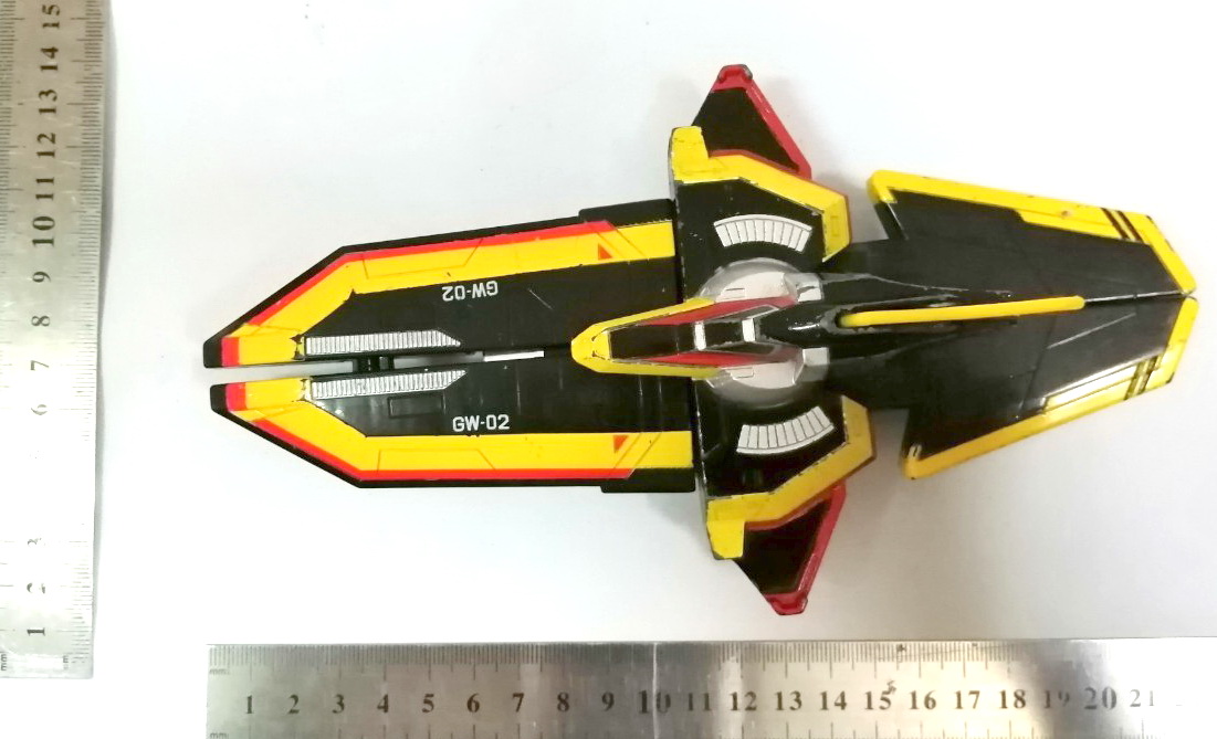 ของเล่น ของสะสม ยาน Guts Wing 2 ยานประจำหน่วย Guts ของอุลตร้าแมน ทีก้า Ultraman TIGA เป็นยานรบหลักลำที่สองของหน่วย ติดตั้งปืนแสงสองกระบอก ตัวนี้เป็นของเล่นชุด DX ปรับสภาพเปลี่ยนรูปแบบยานได้ ด้วยการพับปีกและปีกซ่อนชิ้นเล็ก และสามารถเปิดส่วนหน้าของยาน เป็นป