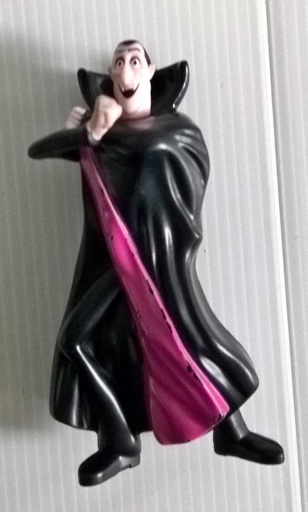 Dracular จาก hotel transylvania ขนาดประมาณ 10 cm.