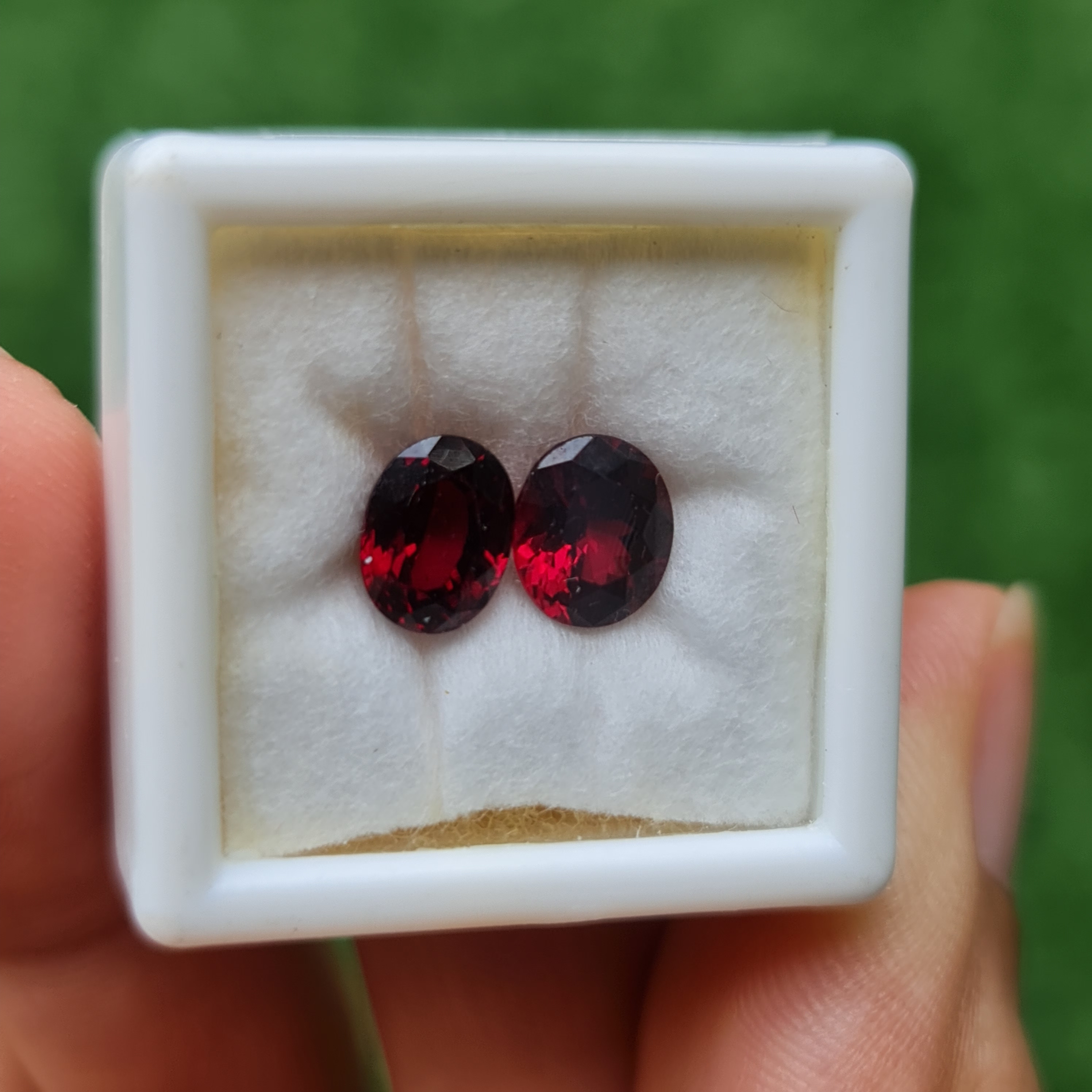พลอย โรโดไลต์ การ์เน็ท Rhodolite Garnet 3.10 Cts. 2 เม็ด (Pcs.) พลอยแท้ อัญมณีมงคลประจําวันเกิด เครื่องประดับพลอย
