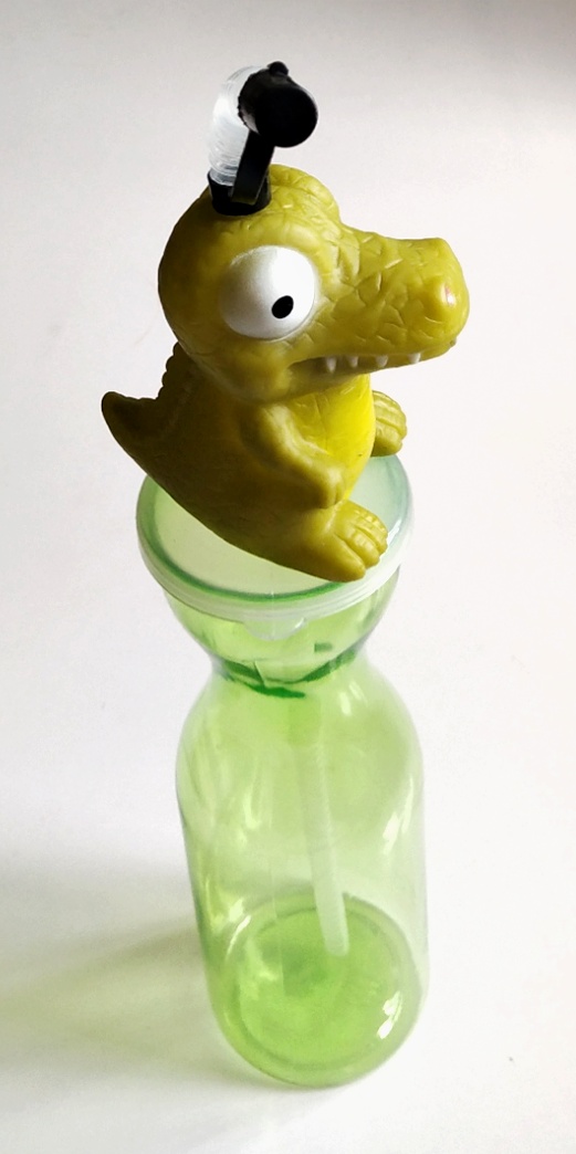 กระบอกใส่น้ำ ขวดน้ำพลาสติกใส พร้อมท็อปเปอร์ไดโนเสาร์สีเขียว ของสะสมจากบิ๊กซี
