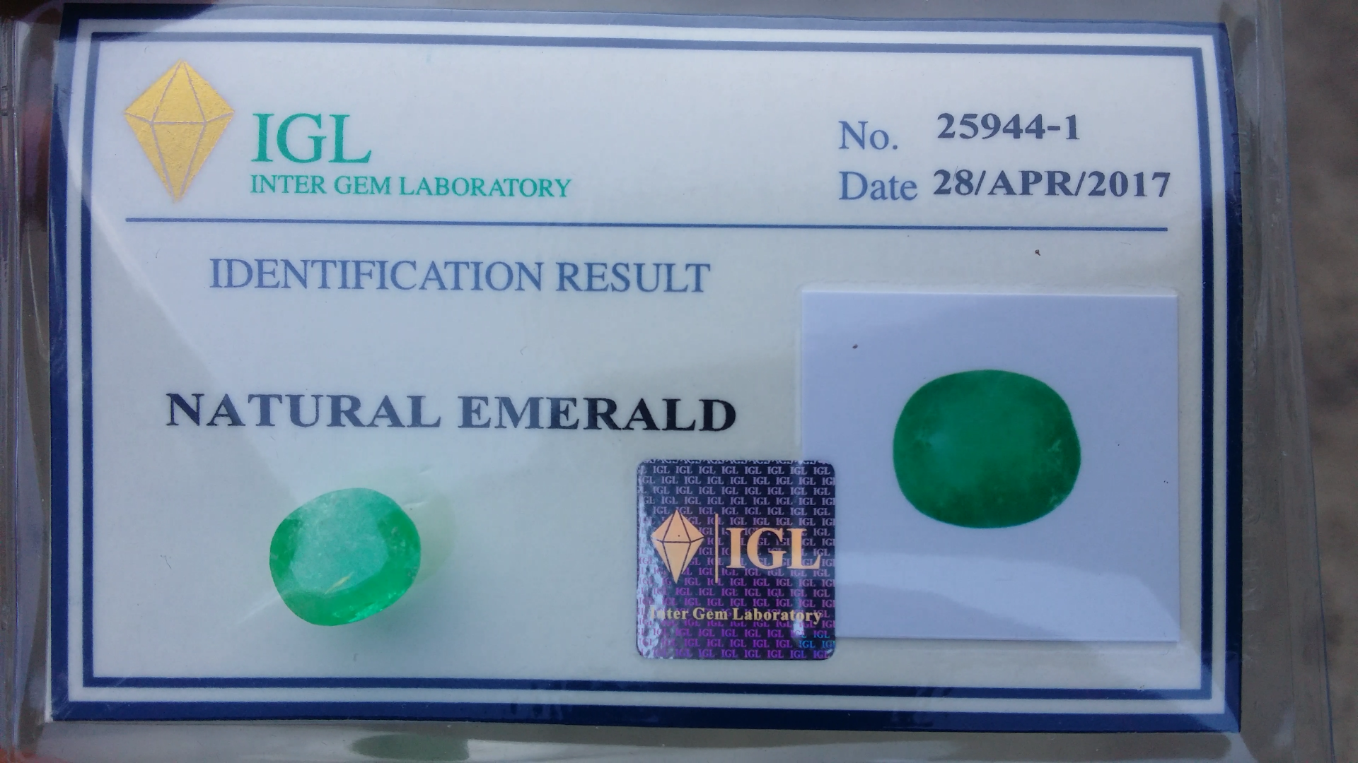พลอย มรกต โคลัมเบีย Colombian Emerald 3.888 กะรัต (Cts.) พร้อมใบเซอร์ พลอยแท้ อัญมณีมงคลประจําวันเกิด เครื่องประดับพลอย