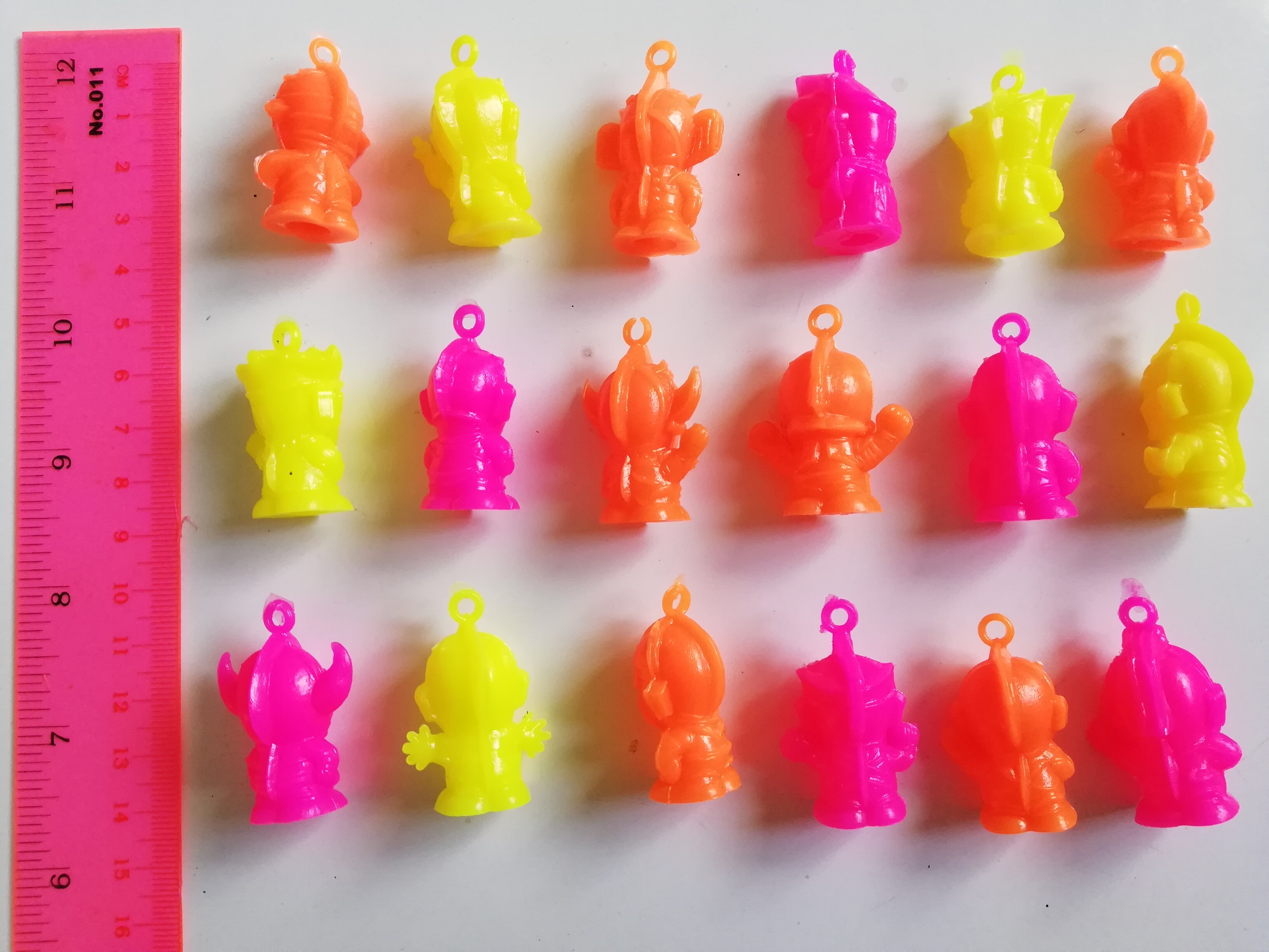 ของเล่น ของสะสม ชุดตุ๊กตาห้อยคอ อุลตร้าแมน ของไทย พลาสติกสีสะท้อนแสง รวม18ตัว มีอุลตร้าแมนคิงส์ เจ้าพ่อ เจ้าแม่ โซฟี่ แมน1 เซเว่น แจ็ค เอส ทาโร่ เรโอ แอสตร้า เอทตี้ ยูเลี่ยน โจเนียส อันโดรเมรอส เกรท สก๊อต และอุลตร้าแมนตัวปลอม