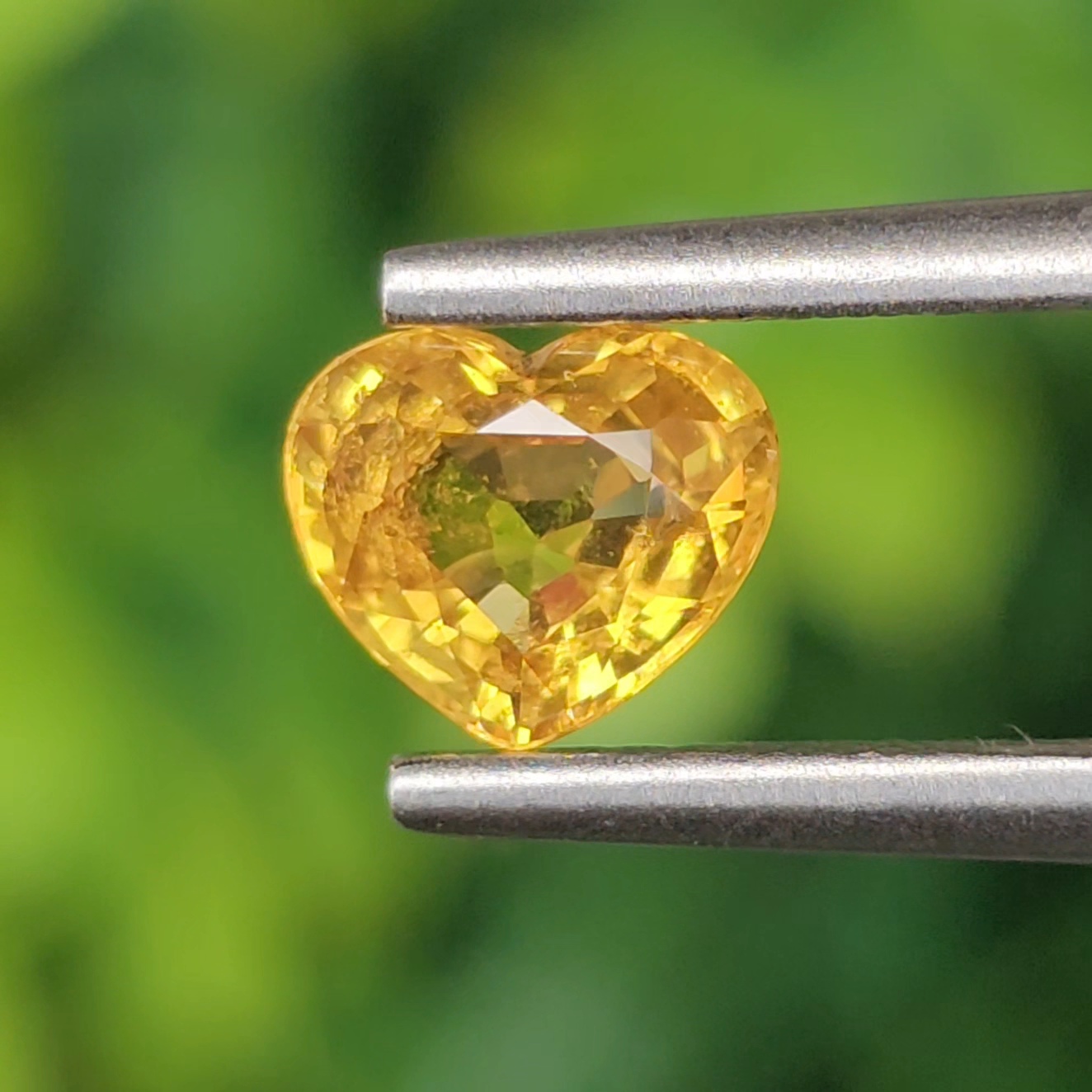 พลอย บุษราคัม yellow sapphire 0.85 กะรัต (Cts.) พลอยแท้ อัญมณีมงคลประจําวันเกิด เครื่องประดับพลอย