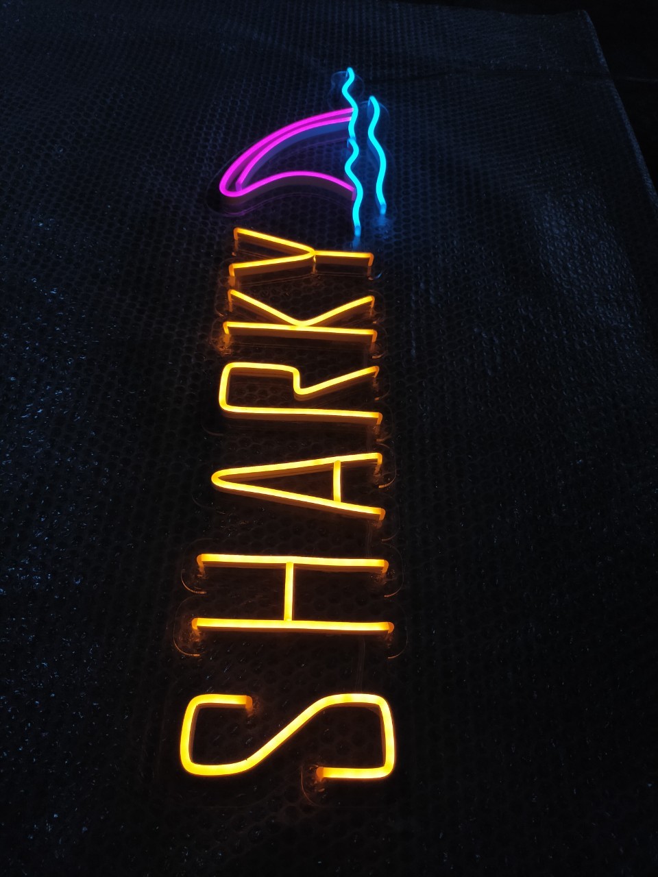 ไฟนีออน เฟค