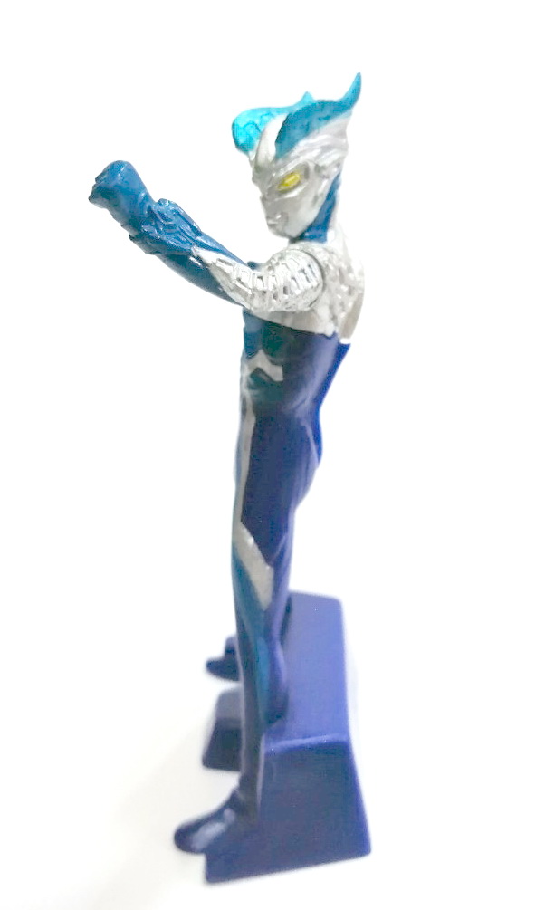 กาชาปอง อุลตร้าแมนเซโร่ บลูเวอร์ชั่น จากภาคพิเศษ มาพร้อมฐานน้ำแข็งสีน้ำเงิน สภาพดี