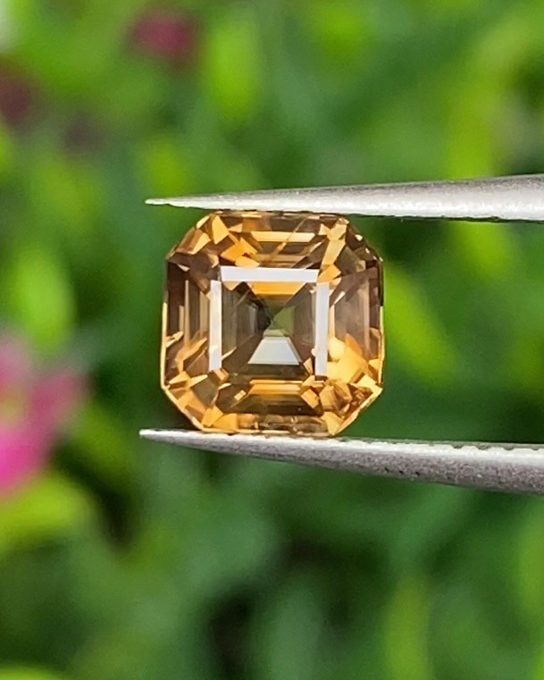 พลอย เพทาย (Zircon) 1.80 กะรัต (Cts.) พลอยแท้ อัญมณีมงคลประจําวันเกิด เครื่องประดับพลอย