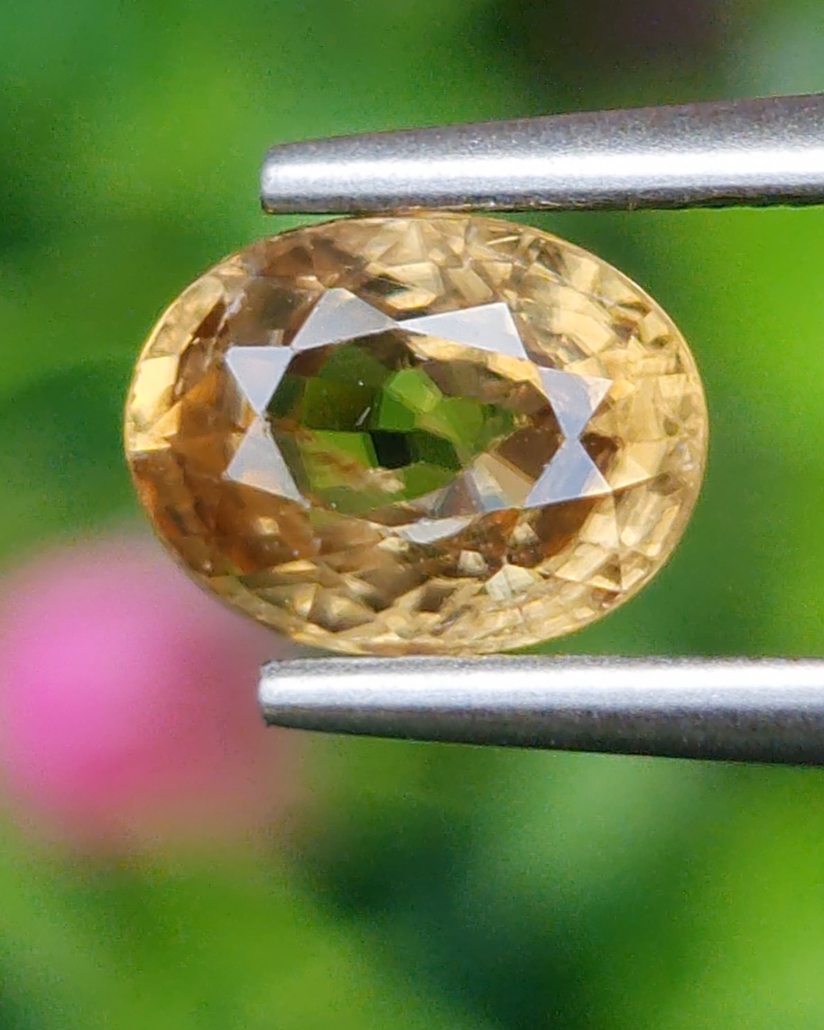 พลอย เพทาย Natural Zircon 2.21 กะรัต (Cts.) พลอยแท้อัญมณีมงคล ประจําวันเกิด เครื่องประดับพลอย