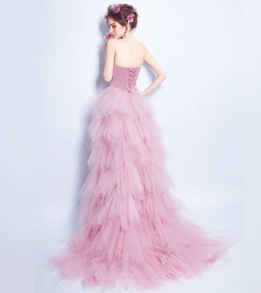 Pre-order ชุดแฟนซี ชุดราตรีสั้น หน้าสั้นหลังยาว สีชมพู เกาะอก จับจีบ ปักเลื่อมช่วงอก กระโปรงเป็นชั้น เชือกผูกหลัง