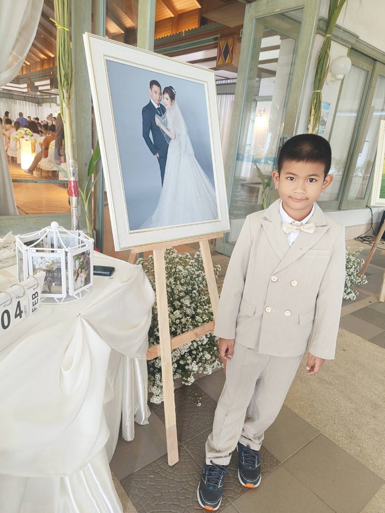 เช่า ชุดสูทเด็กชาย 4 กระดุม สีครีม ทอลายในเนื้อผ้า