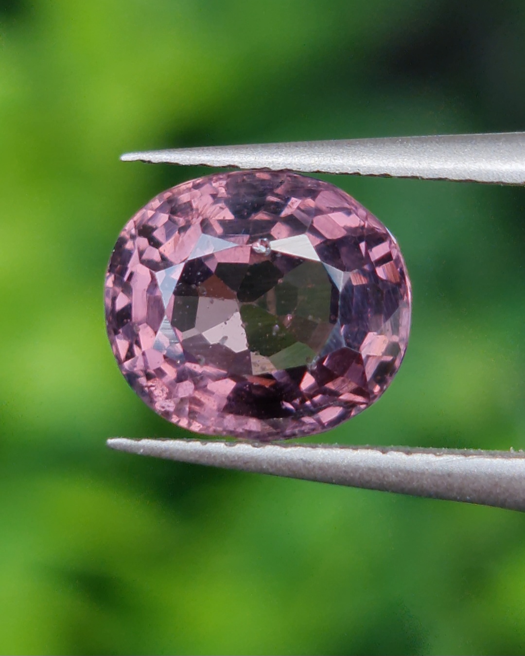 พลอย สปิเนล (Spinel) 1.83 กะรัต (Cts.) ดิบ (Unheated) พลอยแท้ อัญมณีมงคลประจําวันเกิด เครื่องประดับพลอย