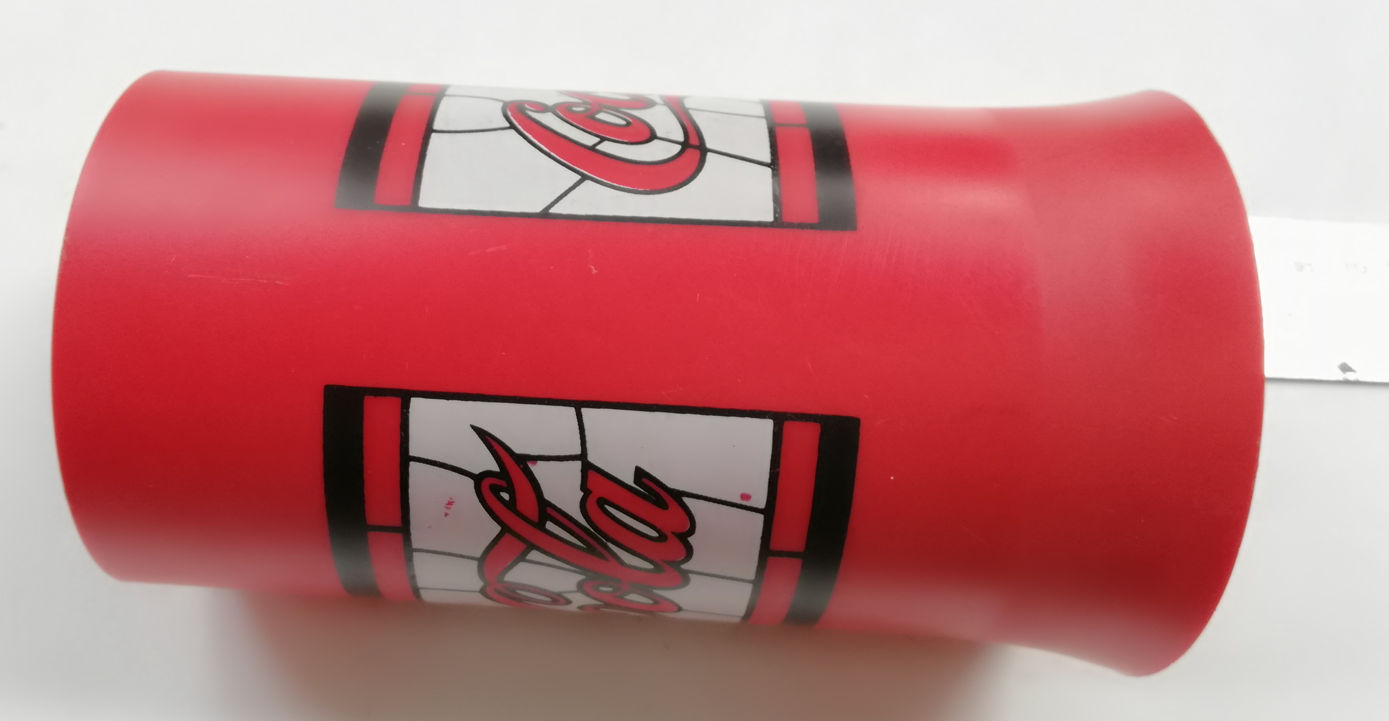 ของเก่าสะสม แก้วน้ำพลาสติกสีแดง ของสะสมจาก Coca-Cola งานศรีไทย ซุปเปอร์เแวร์ **ก้นแก้วมีเขียนชื่อตามภาพ