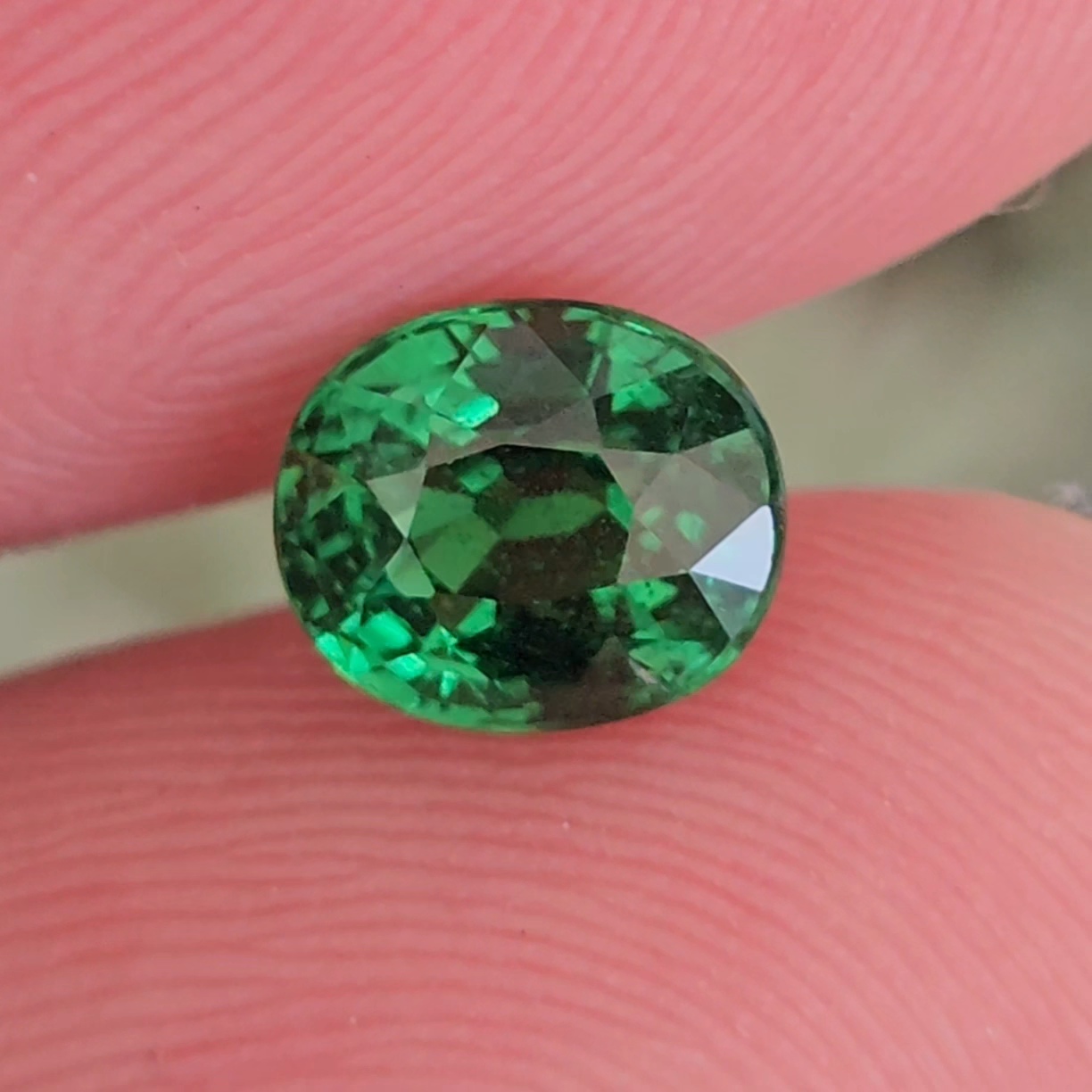 พลอย ซาโวไรท์ Tsavorite Garnet 1.26 กะรัต (Cts.) ดิบ Unheated พร้อมใบเซอร์ อัญมณีมงคลประจําวันเกิด เครื่องประดับพลอย