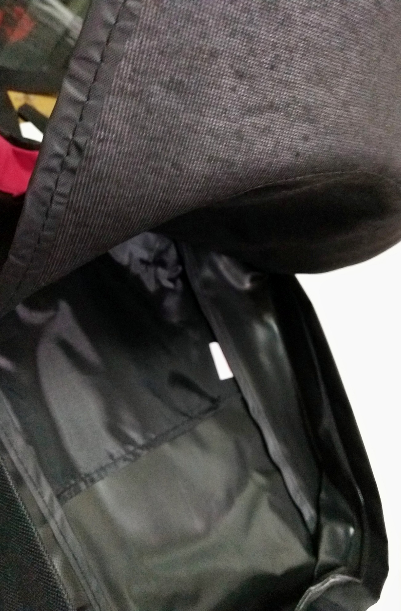 กระเป๋าป้ลาย สไปเดอร์แมน Ultimate Spiderman ขนาดโดยประมาณ 17"*11" , ของแท้ ของใหม่ มีป้าย