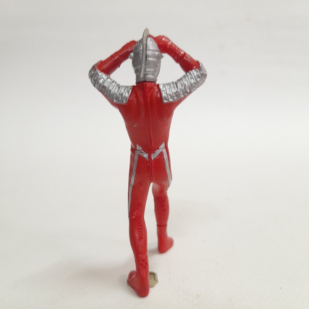 กาชาปอง อุลตร้าเซเว่น ท่าปล่อยลำแสง เอเมเรี่ยม ขนาดตามรูป มือสองของครบสภาพดี ไม่มีฐานน้ำแข็ง