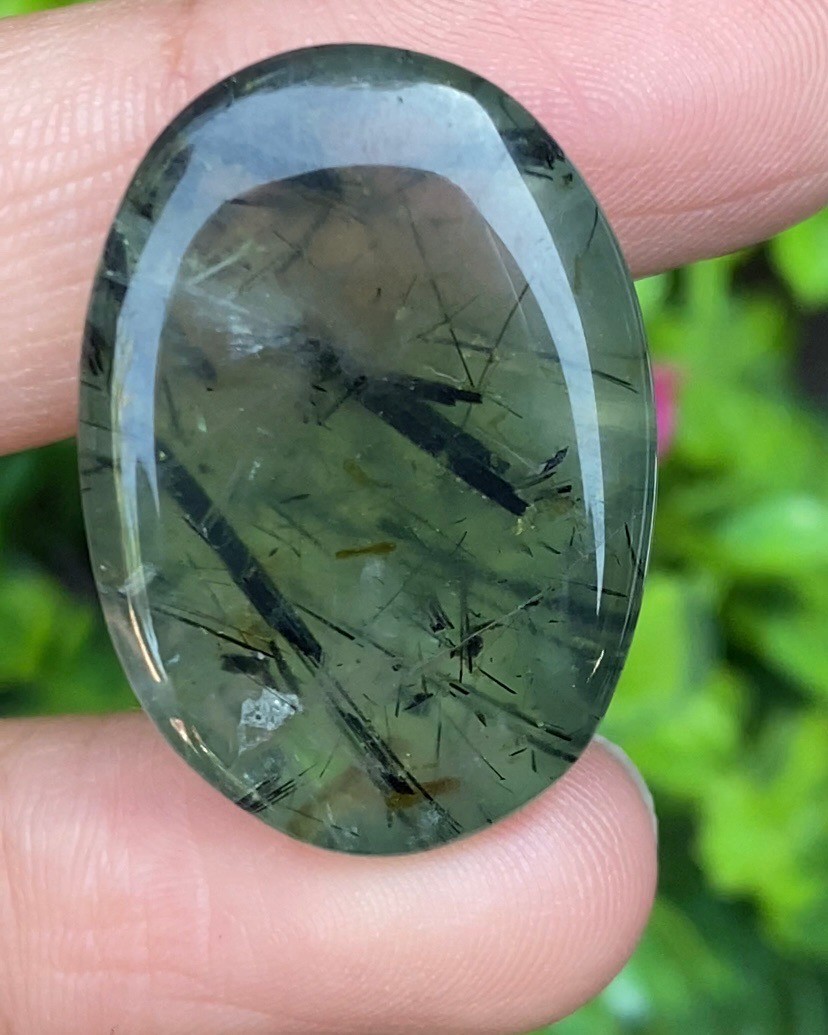 ไหมดำ พรีไนท์ Prehnite with Black tourmaline 49.88 กะรัต Cts. พลอยแท้ อัญมณีมงคลประจําวันเกิด เครื่องประดับพลอย