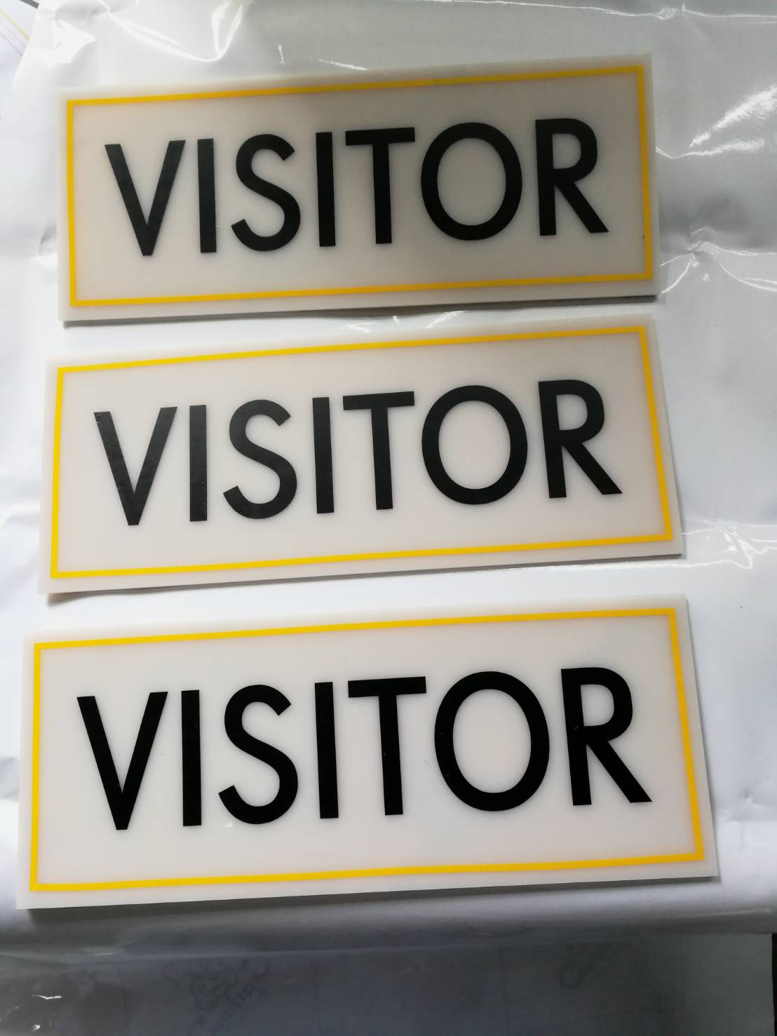 ป้ายพลาสวู๊ด ติดสติ๊กเกอร์ไดคัท - VISITOR