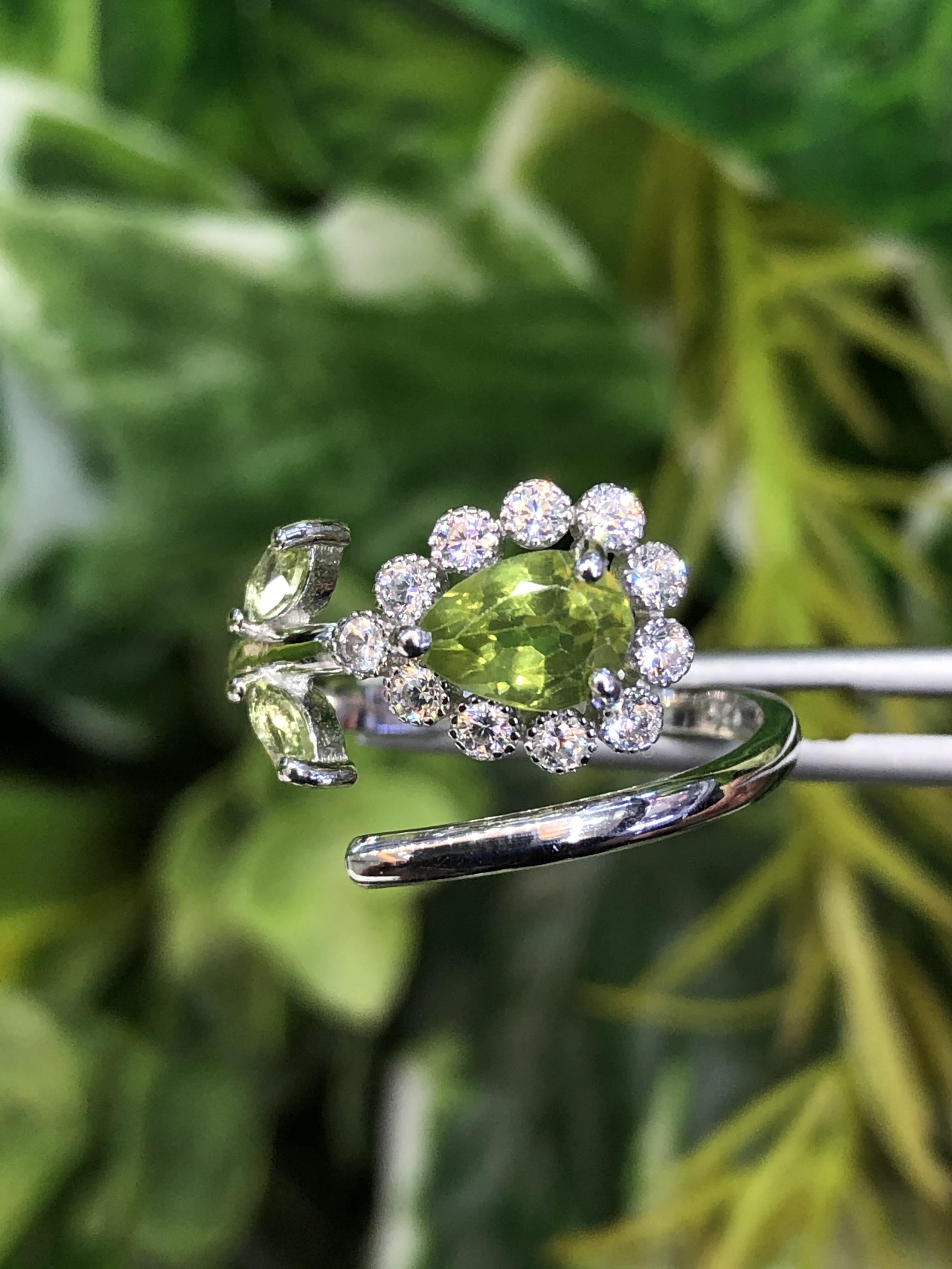 ชุดเครื่องประดับพลอย เพอริโด Peridot Jewelry ตัวเรือนเงินแท้ ชุบทองคำขาว เพชร CZ คัดคุณภาพ