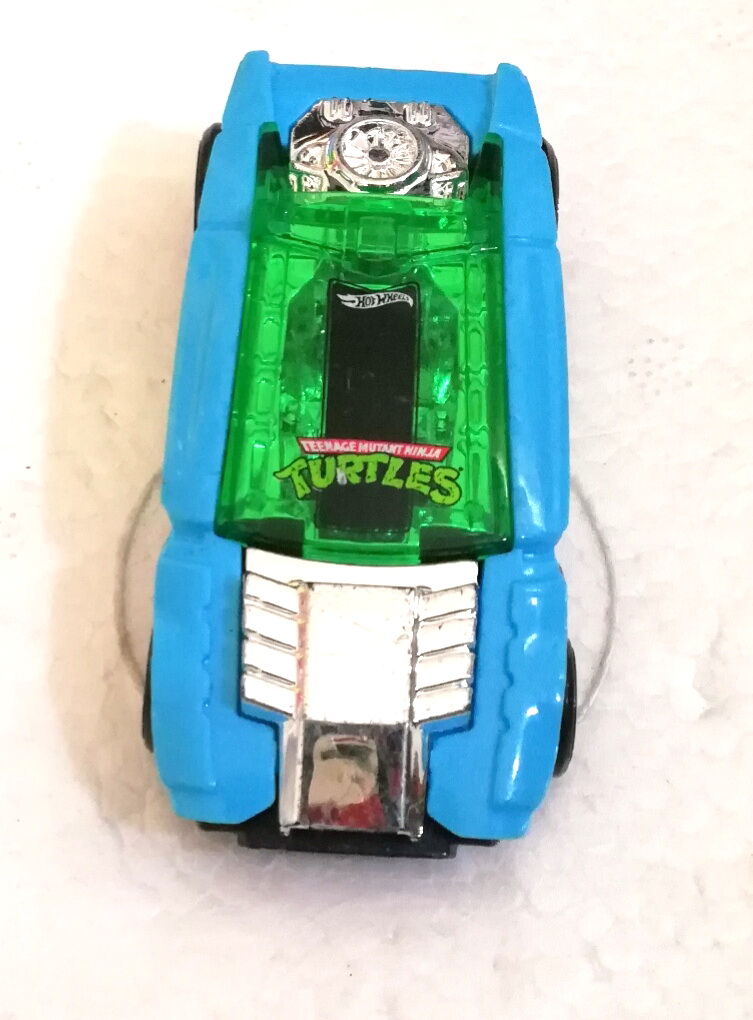 ของสะสม รถเหล็ก จาก ฮอทวีลส์ สีฟ้า พิมพ์ลายนินจาเต่า **ไม่มีแพ็ค ใต้ท้องรถมีตำหนิ ตามภาพ Die cast car, Hotwheels, Ninja Turtle printed